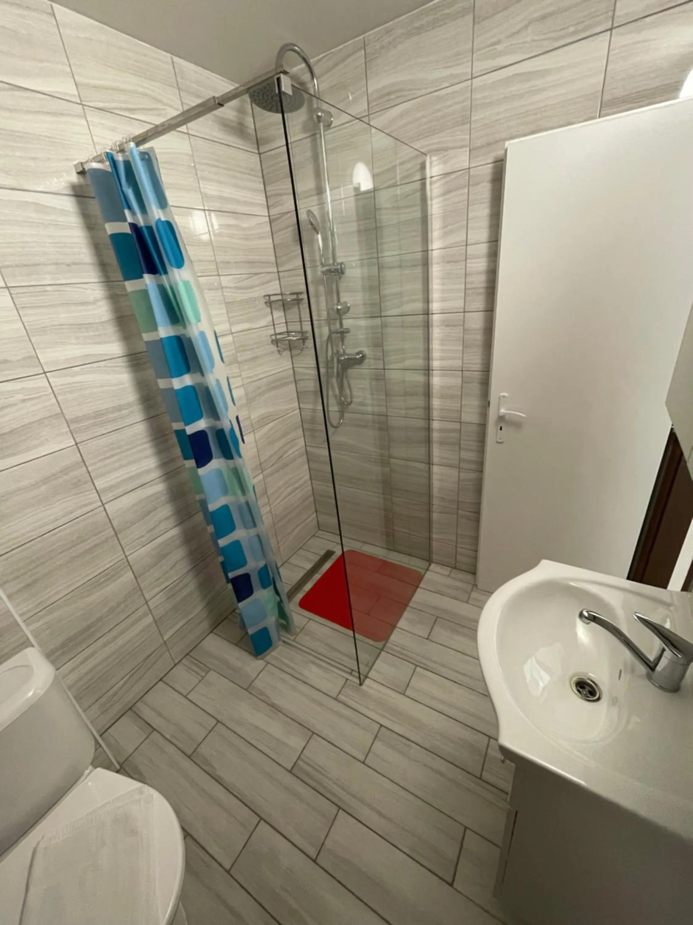 Shower in Hotel Prom