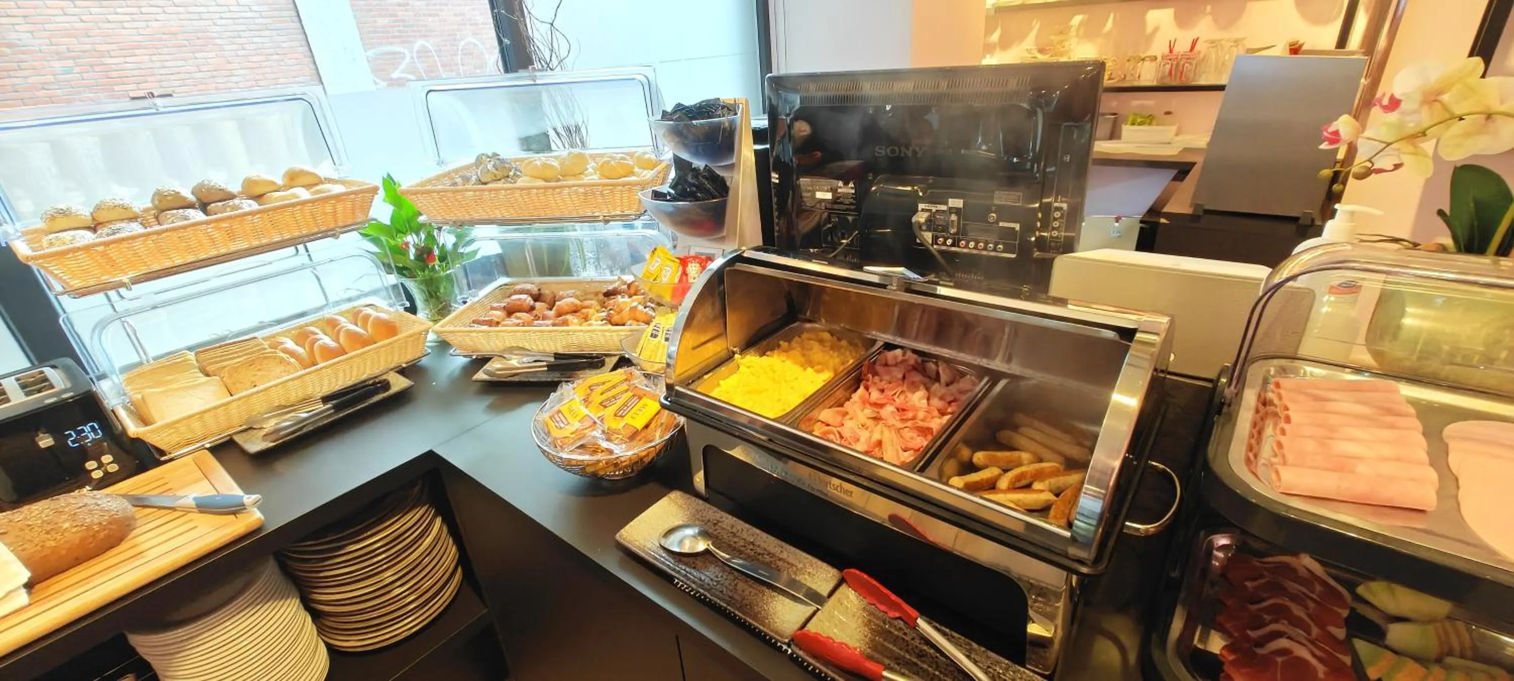 Food and drinks in Hotel Cardiff