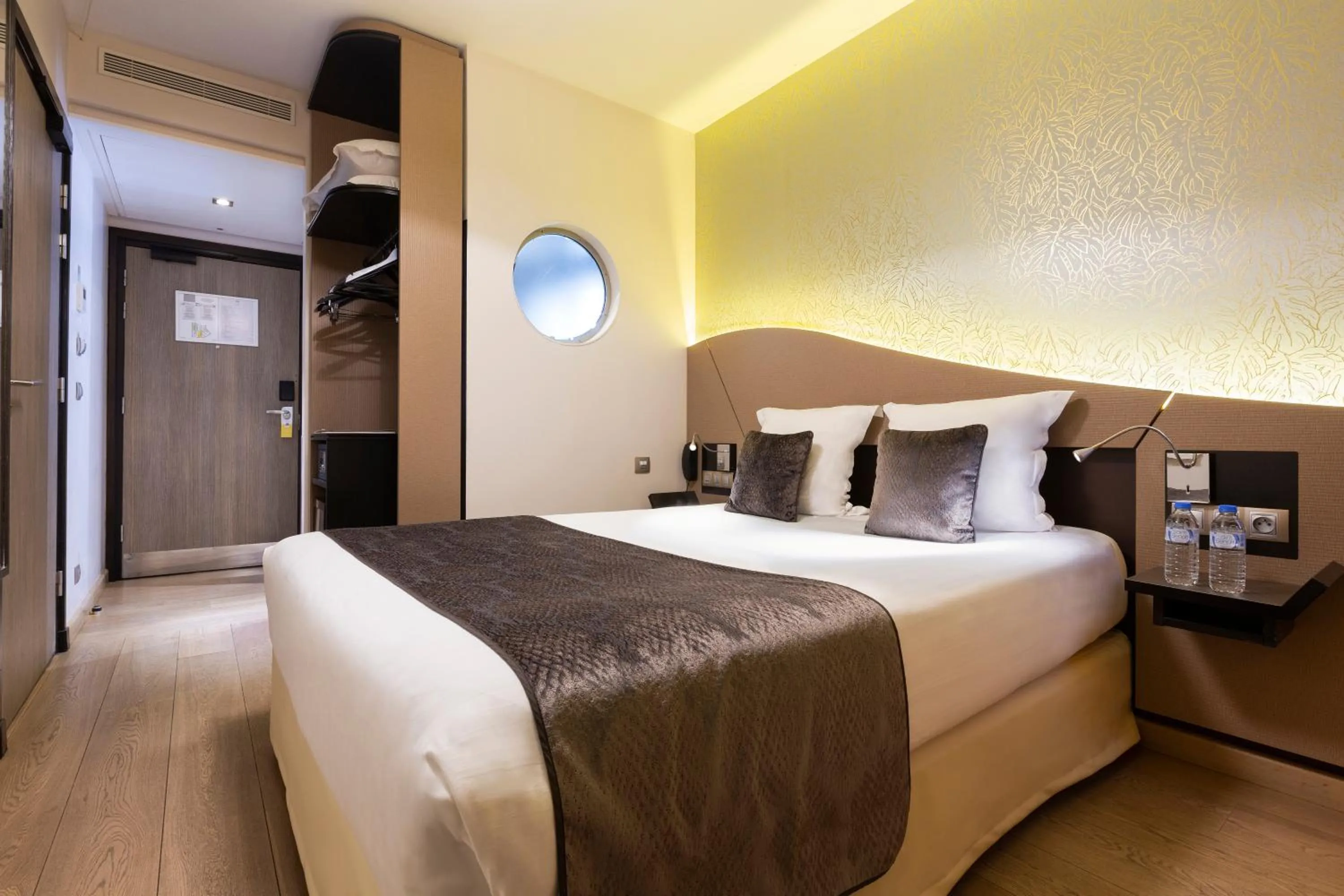 Photo of the whole room, Bed in Hôtel Hor Europe