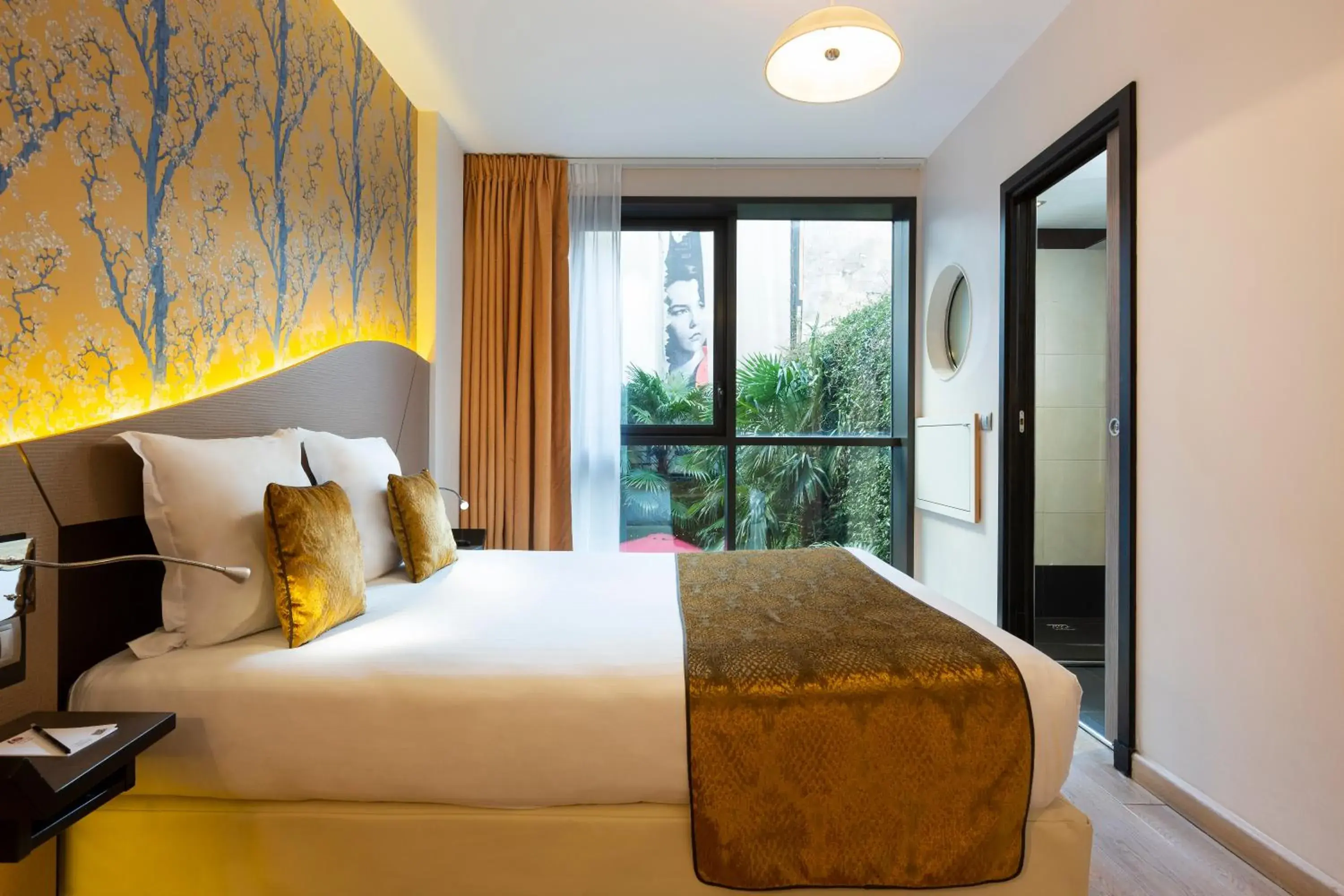 Classic Double Room in Hôtel Hor Europe Classic Double Room in Hôtel Hor Europe