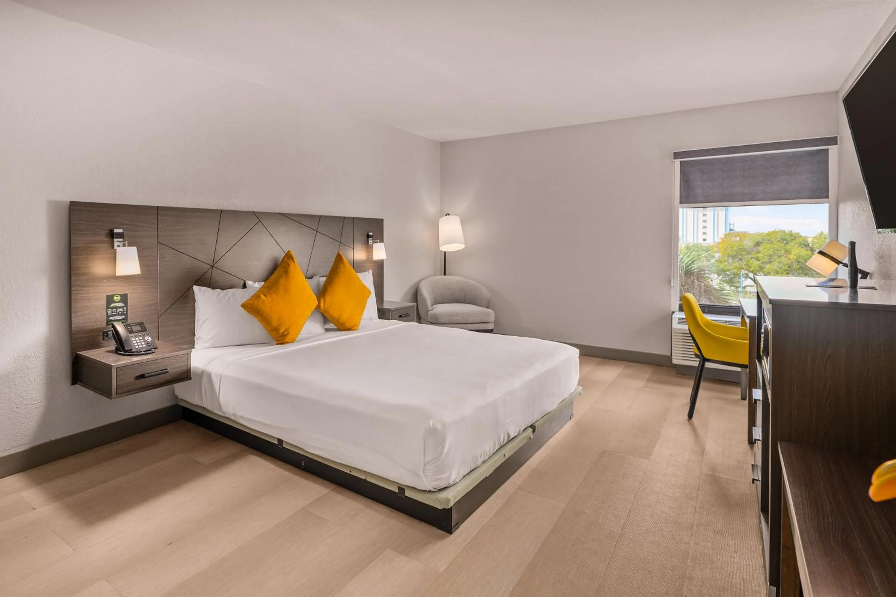 Bedroom, Bed in B&B Hotel Miami Airport