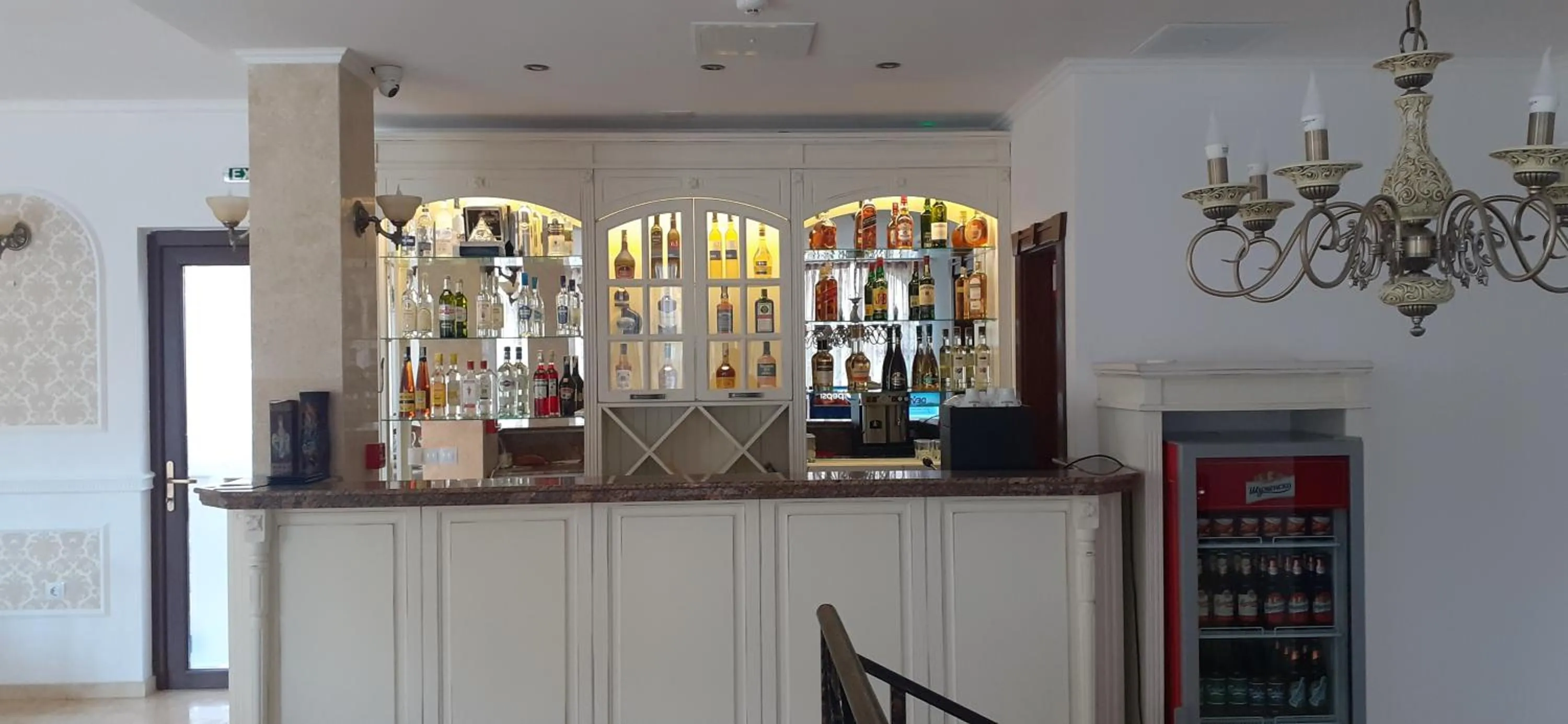 Restaurant/places to eat in Family Hotel Rai