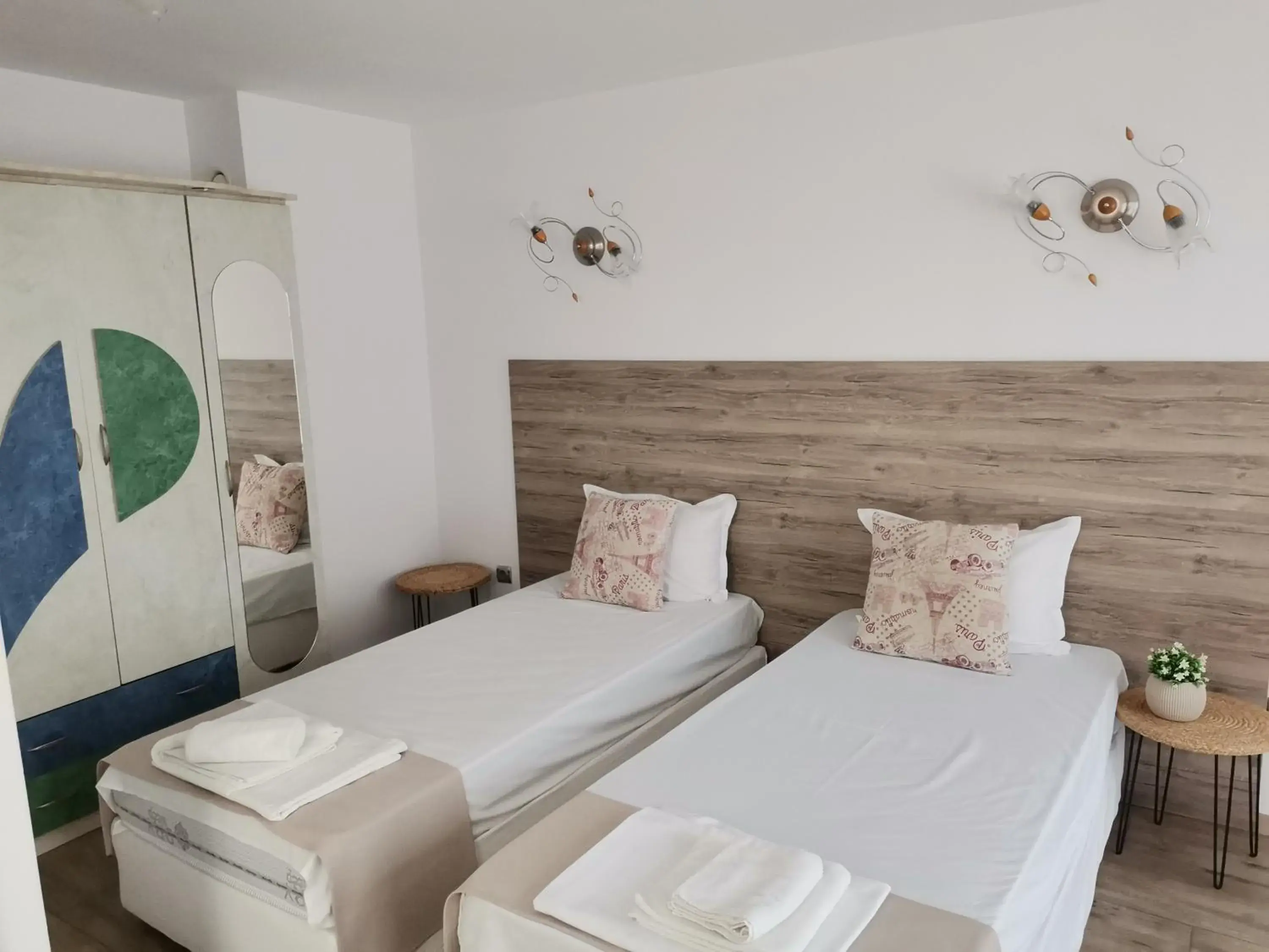 Twin Room in Family Hotel Rai Twin Room in Family Hotel Rai