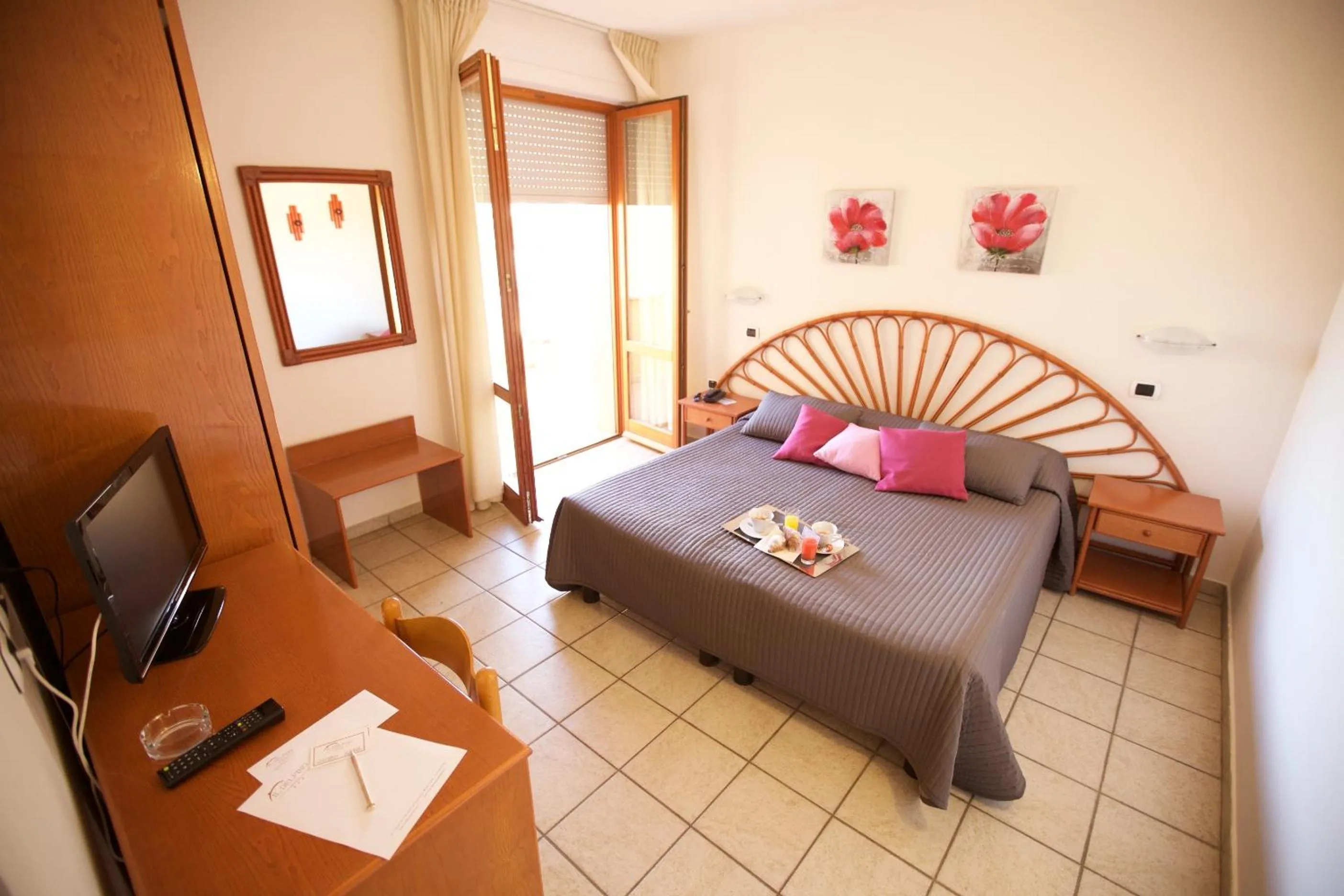 Balcony/Terrace, Bed in Hotel il Delfino