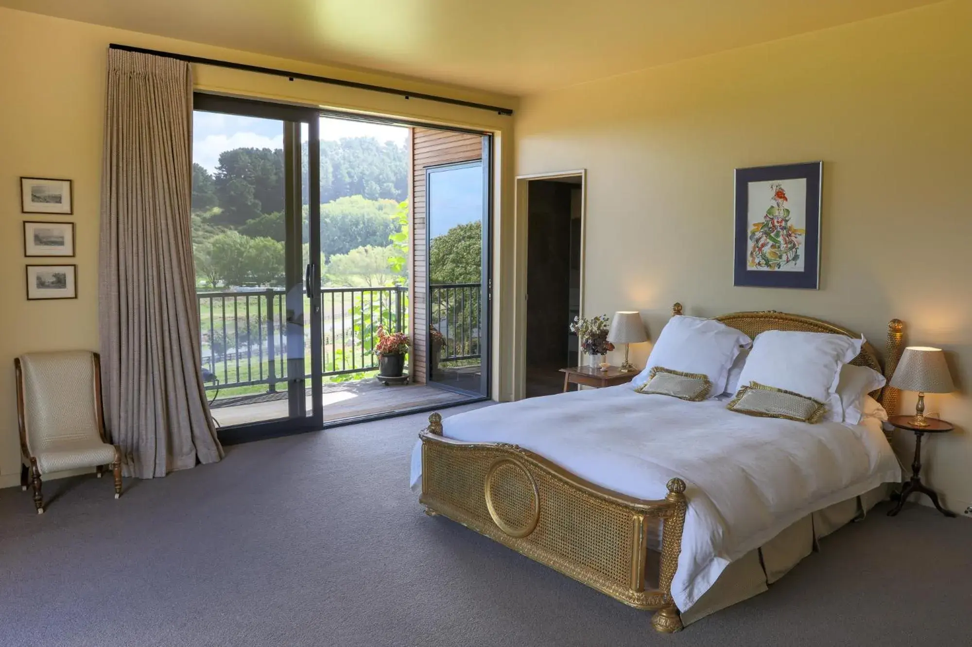 Queen Studio - Disability Access in Ballymoney Cnoc Queen Studio - Disability Access in Ballymoney Cnoc