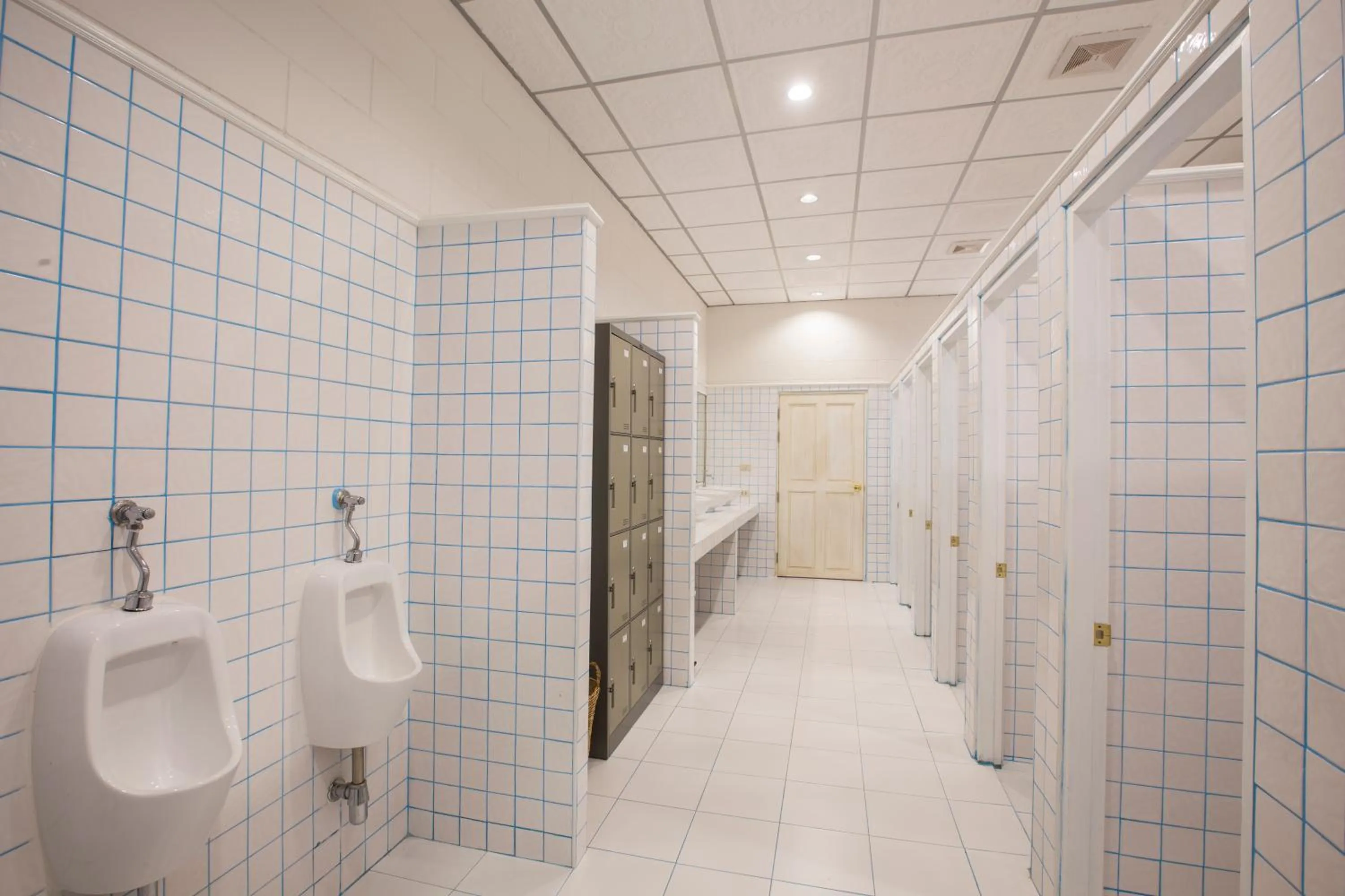 Toilet in Azure Hostel Bangkok