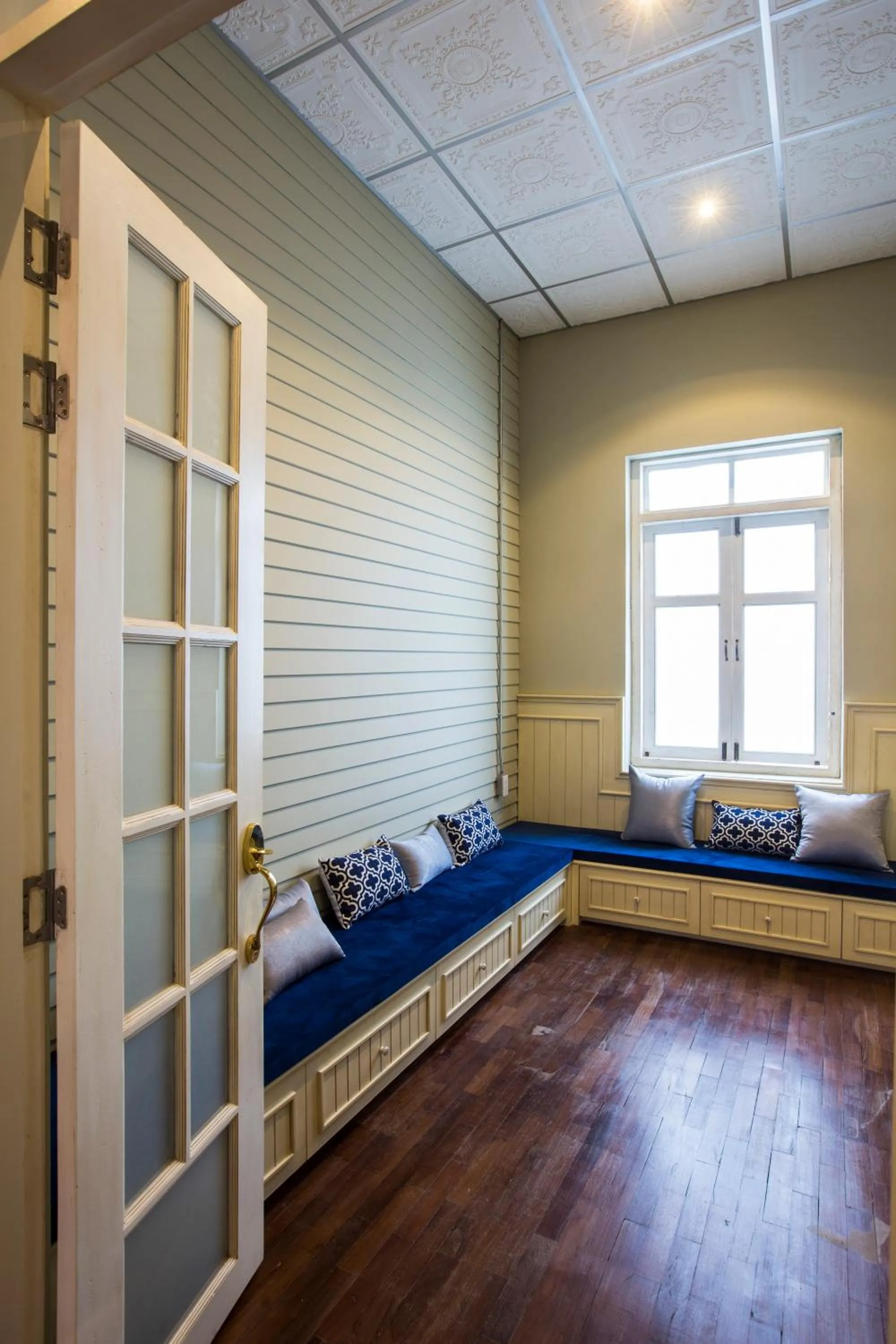 Communal lounge/ TV room, Bed in Azure Hostel Bangkok