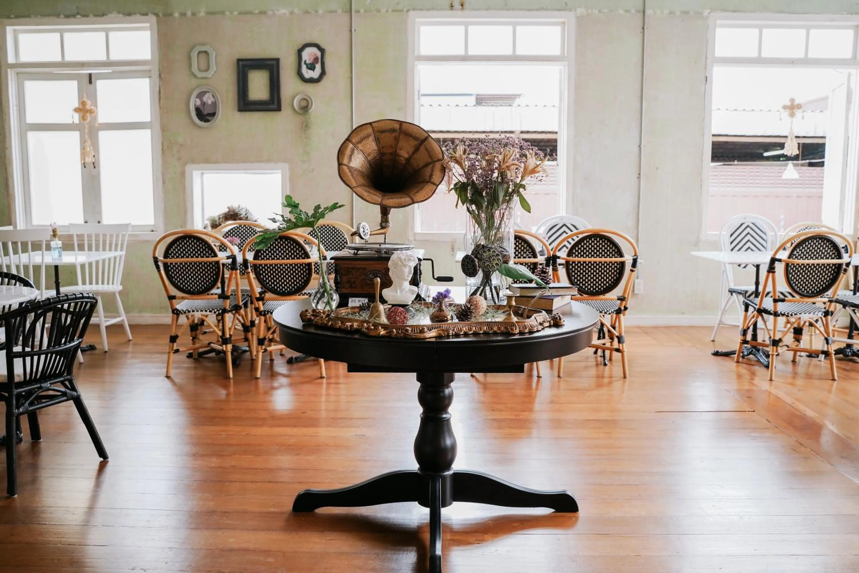 Restaurant/places to eat in Azure Hostel Bangkok