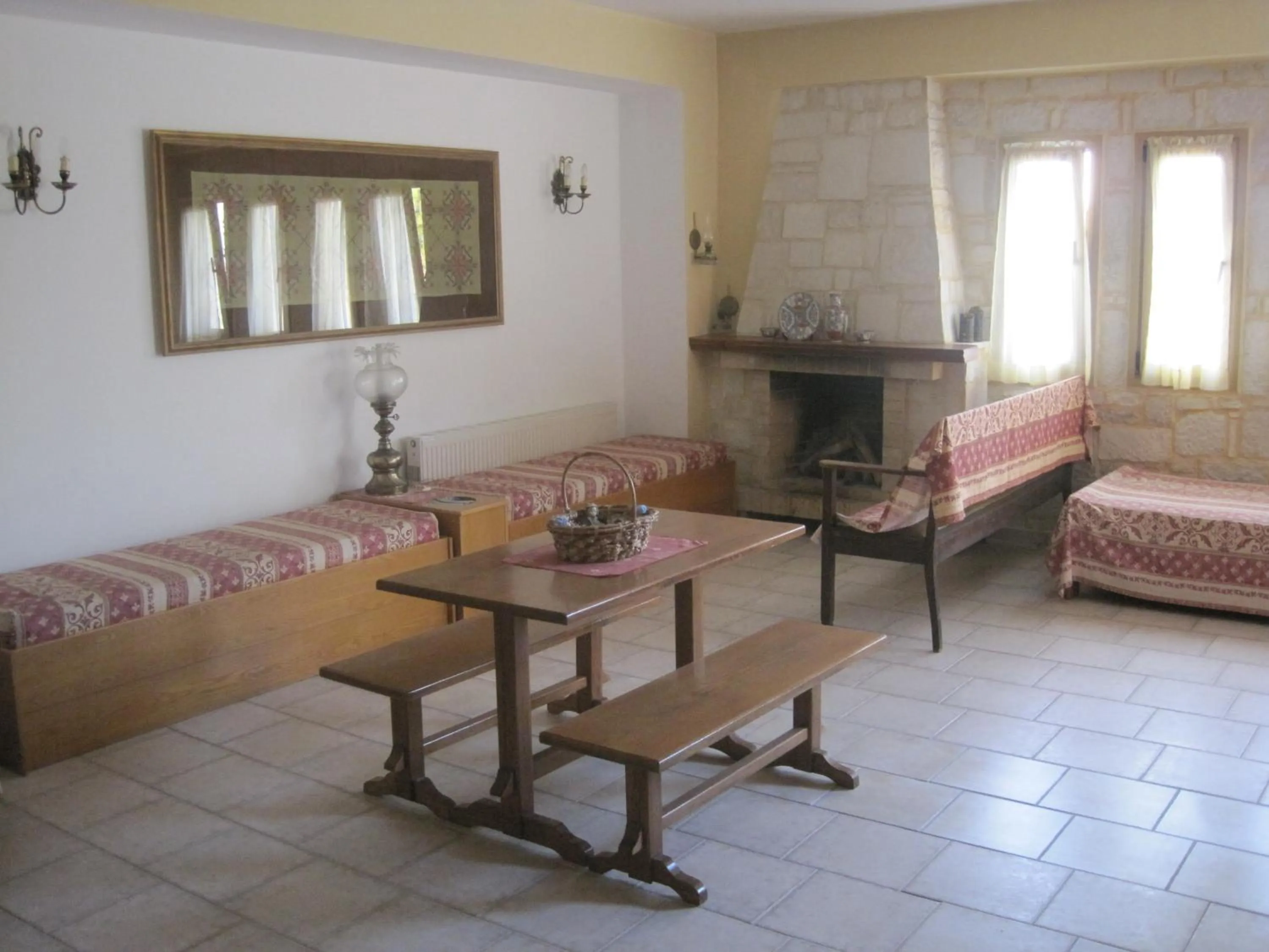 Communal lounge/ TV room, Bed in Vamos Palace Apartments