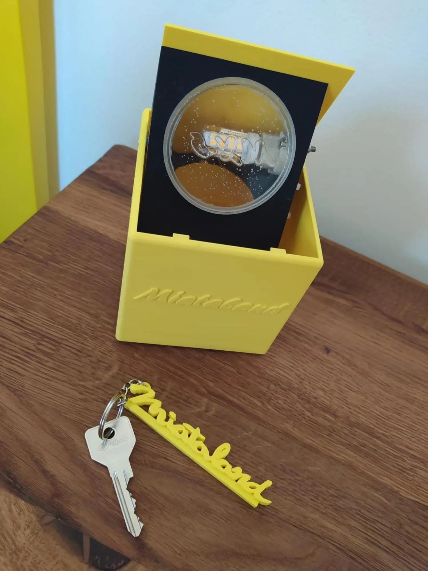 Decorative detail in Miataland