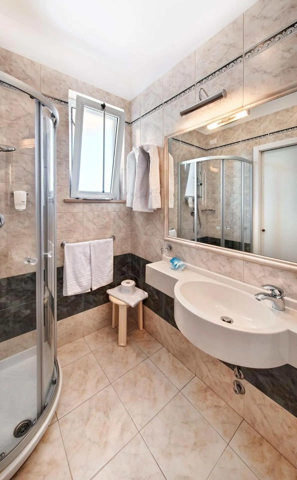 Bathroom in Hotel Bahia