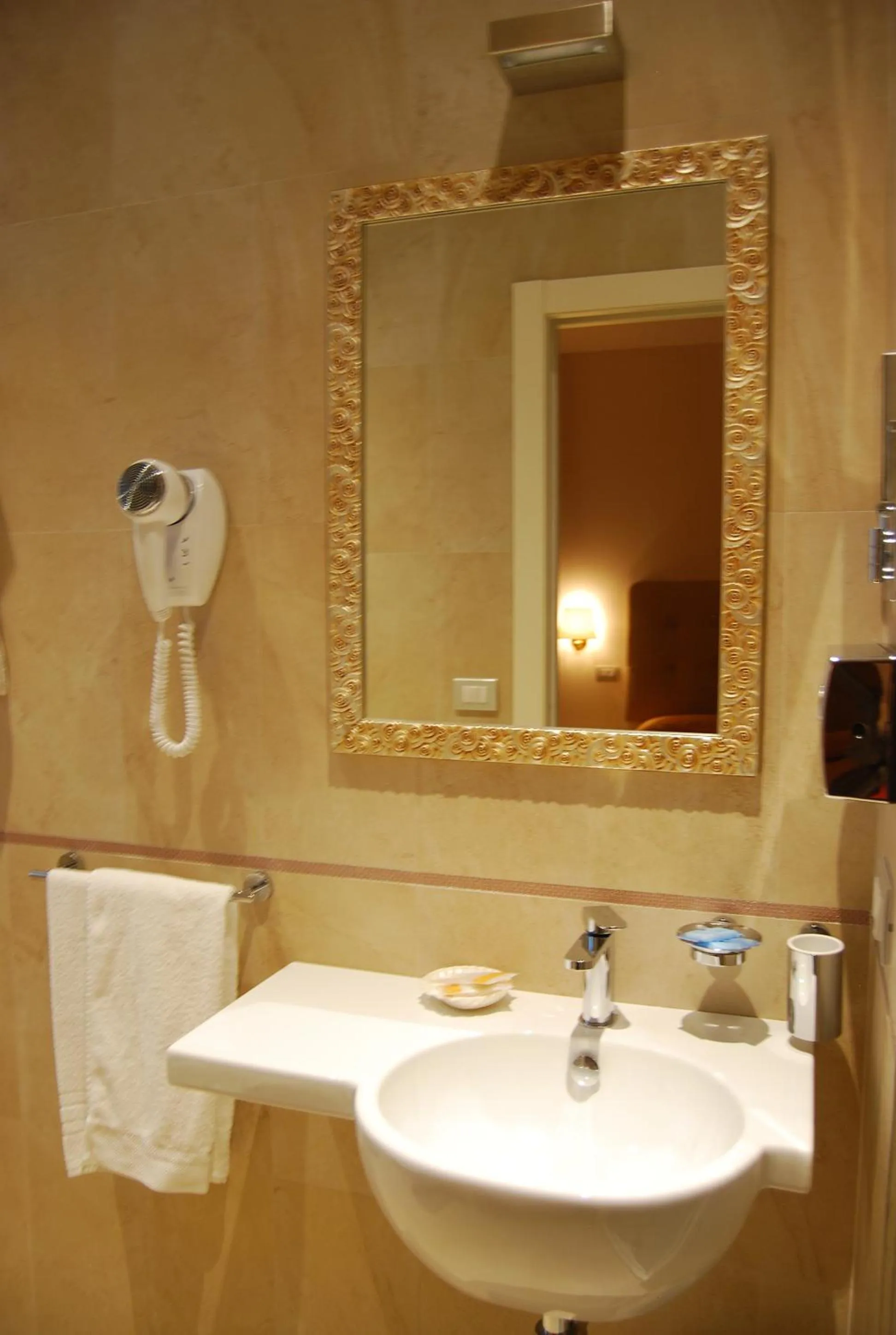 Bathroom in Hotel Bahia