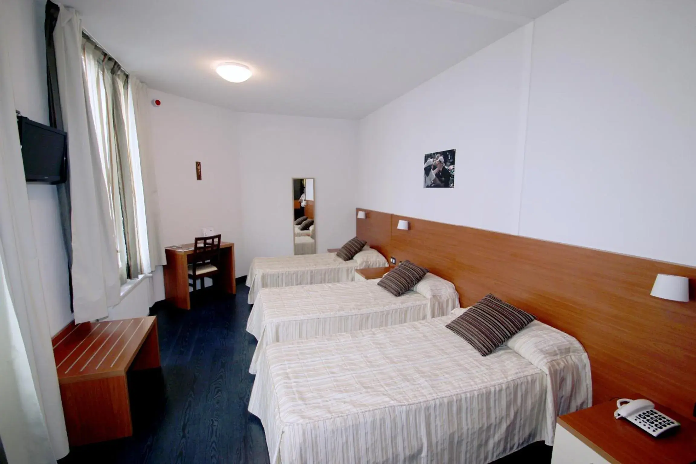 Triple Room in Hotel Florence Triple Room in Hotel Florence