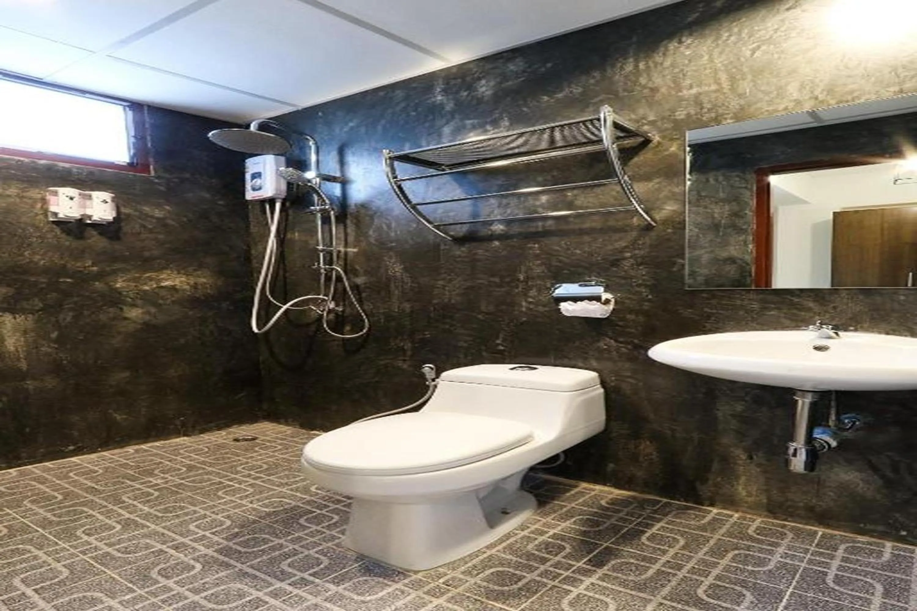 Shower in Hotel Wualai by CMStay