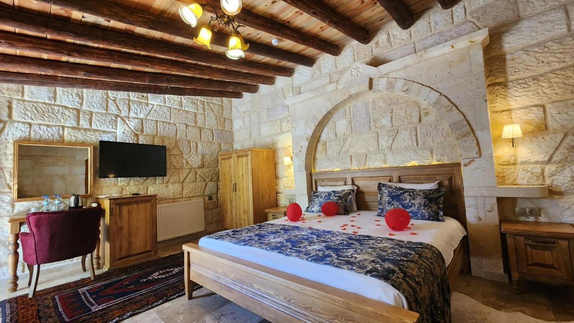 Communal lounge/ TV room, Bed in Yıldız Hotel