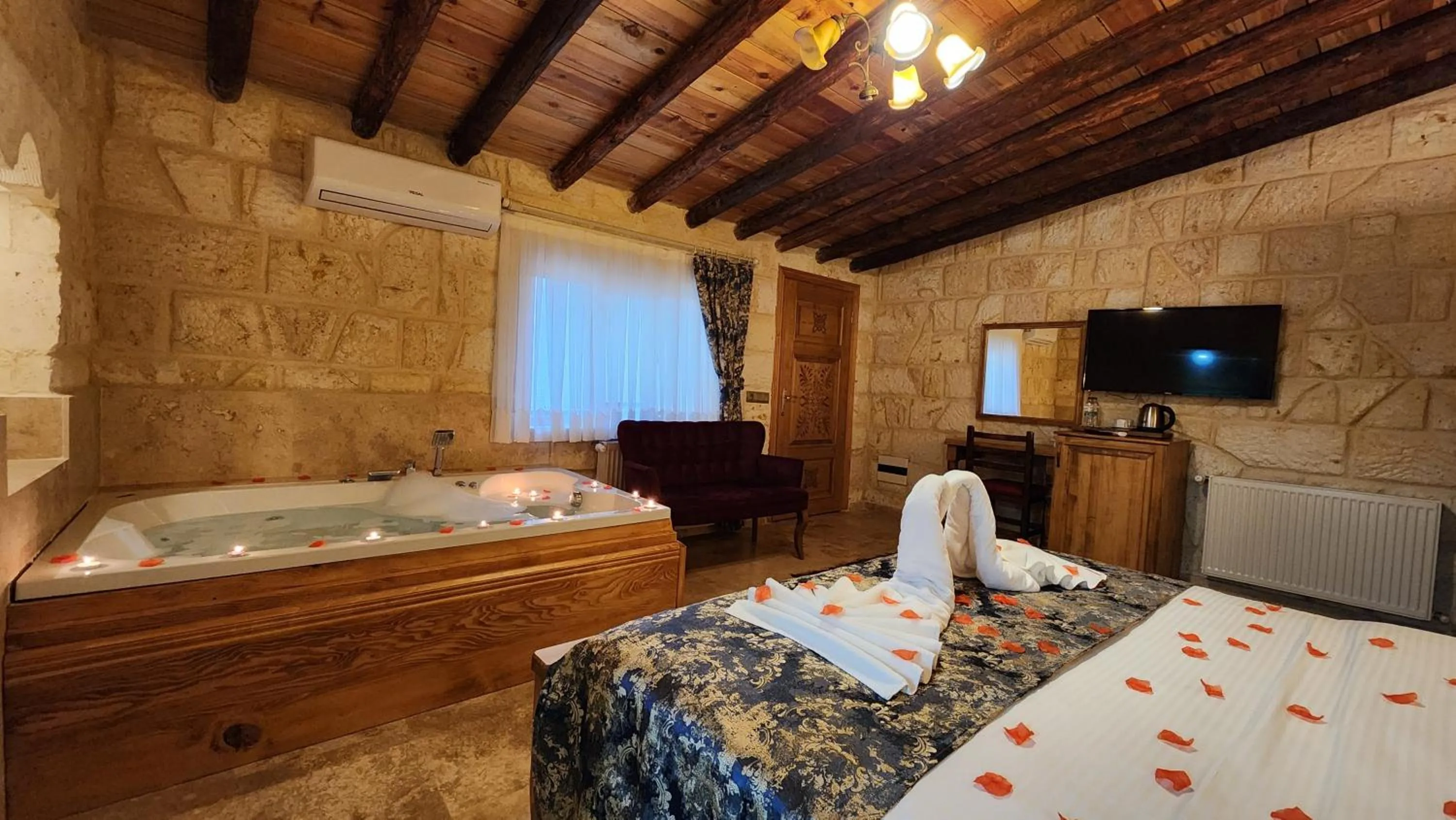 Photo of the whole room, Bed in Yıldız Hotel