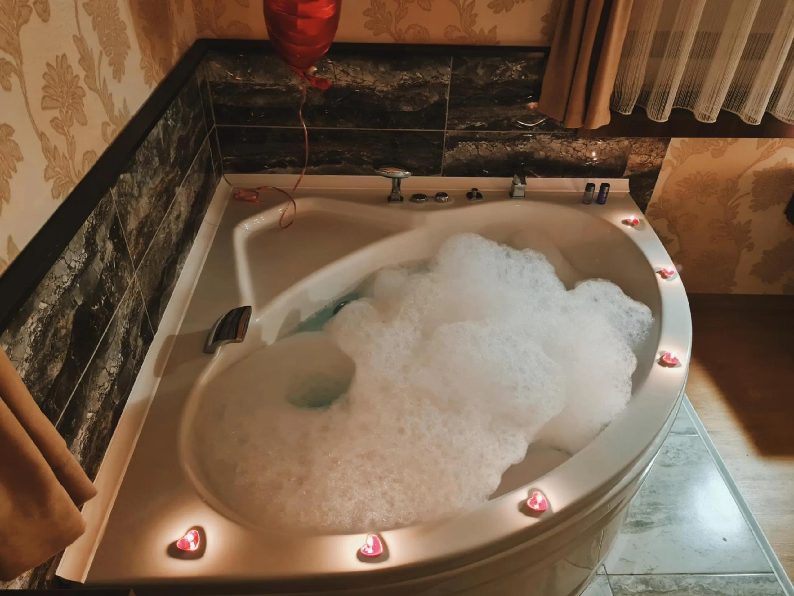 Hot Tub in Yıldız Hotel