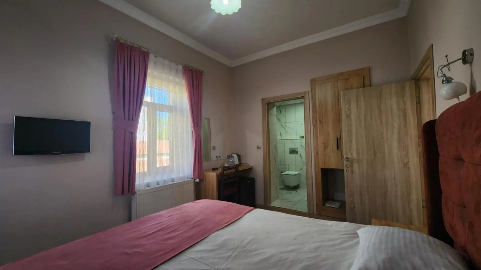 Bed in Yıldız Hotel