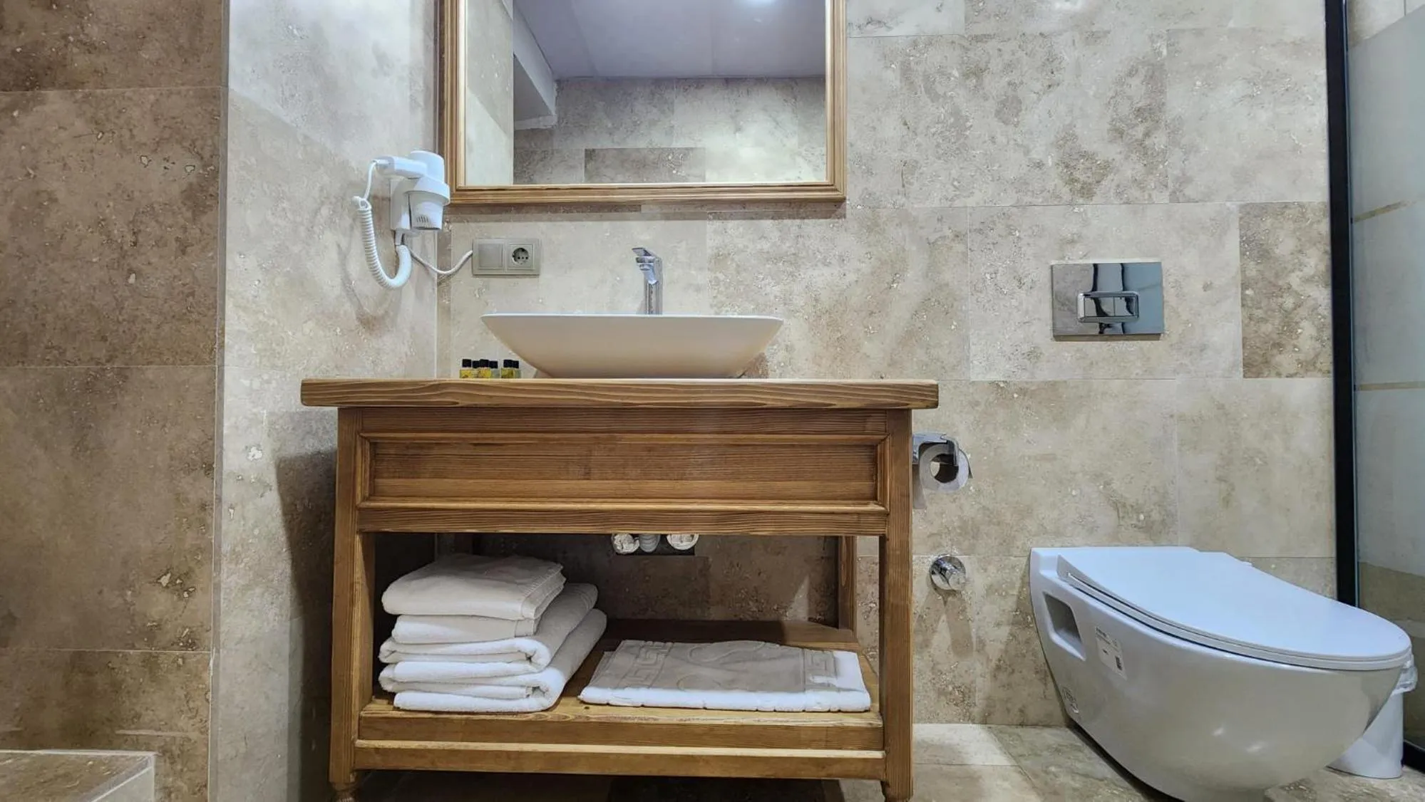 Toilet in Yıldız Hotel