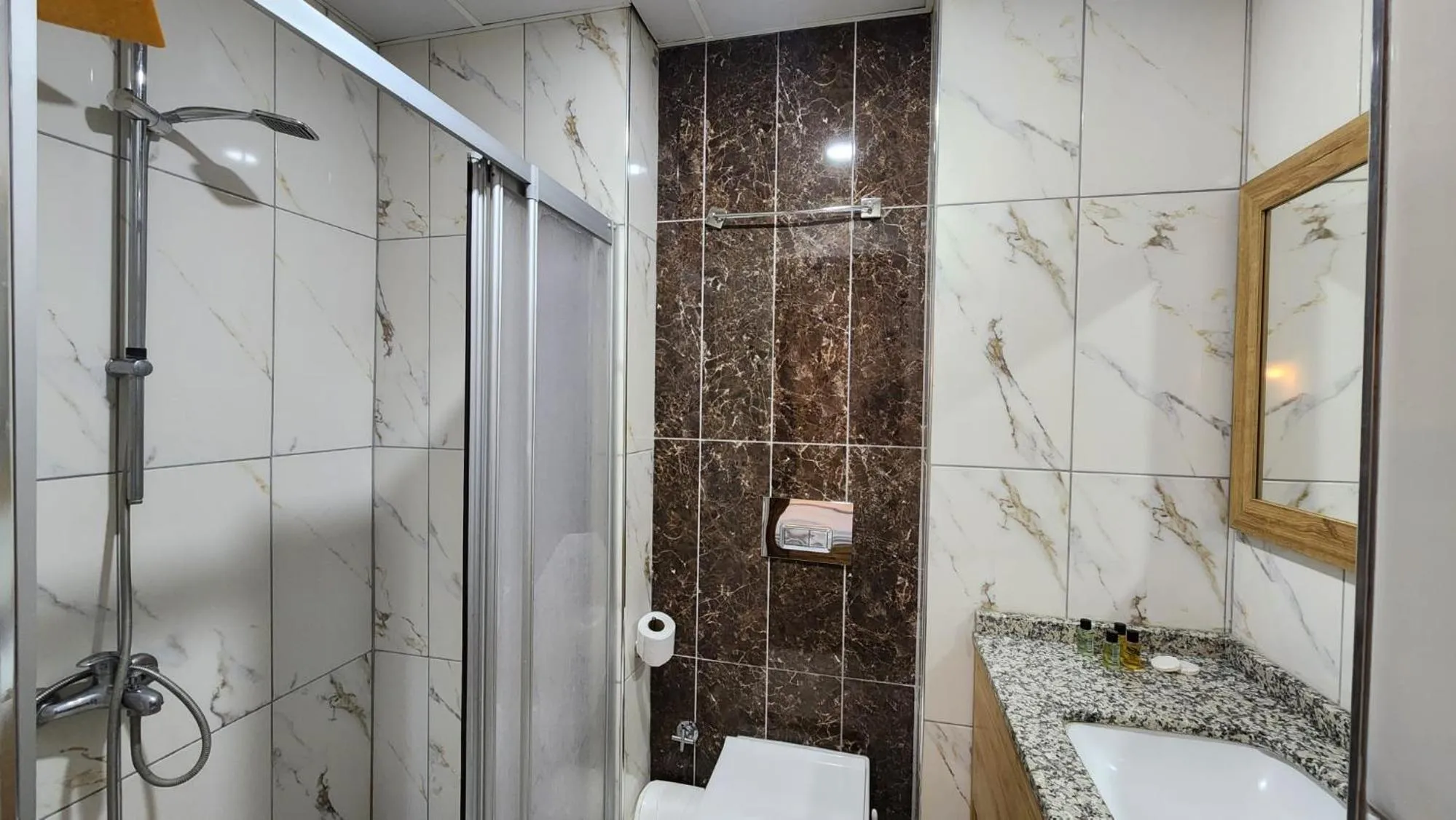 Shower in Yıldız Hotel