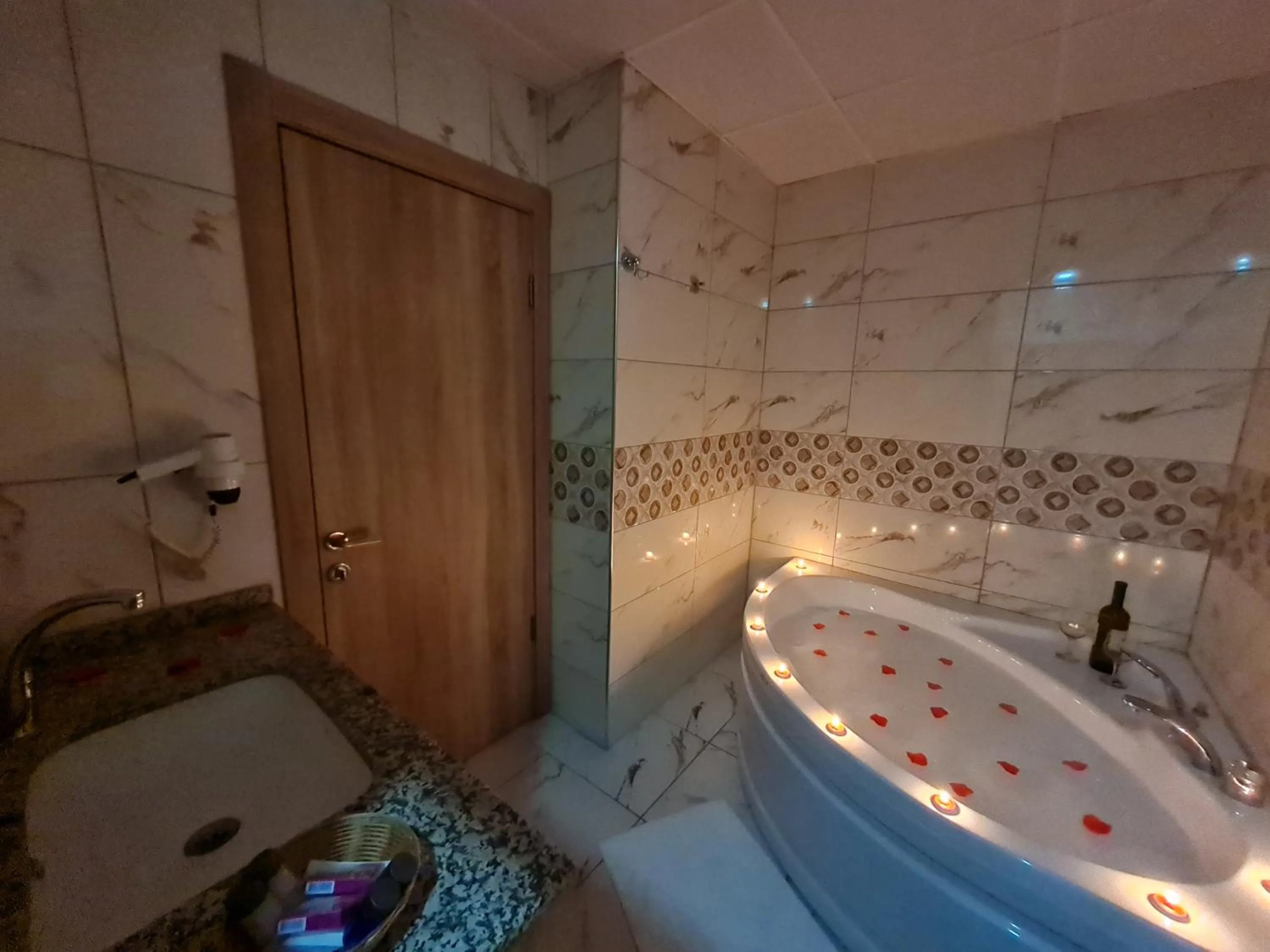Hot Tub in Yıldız Hotel