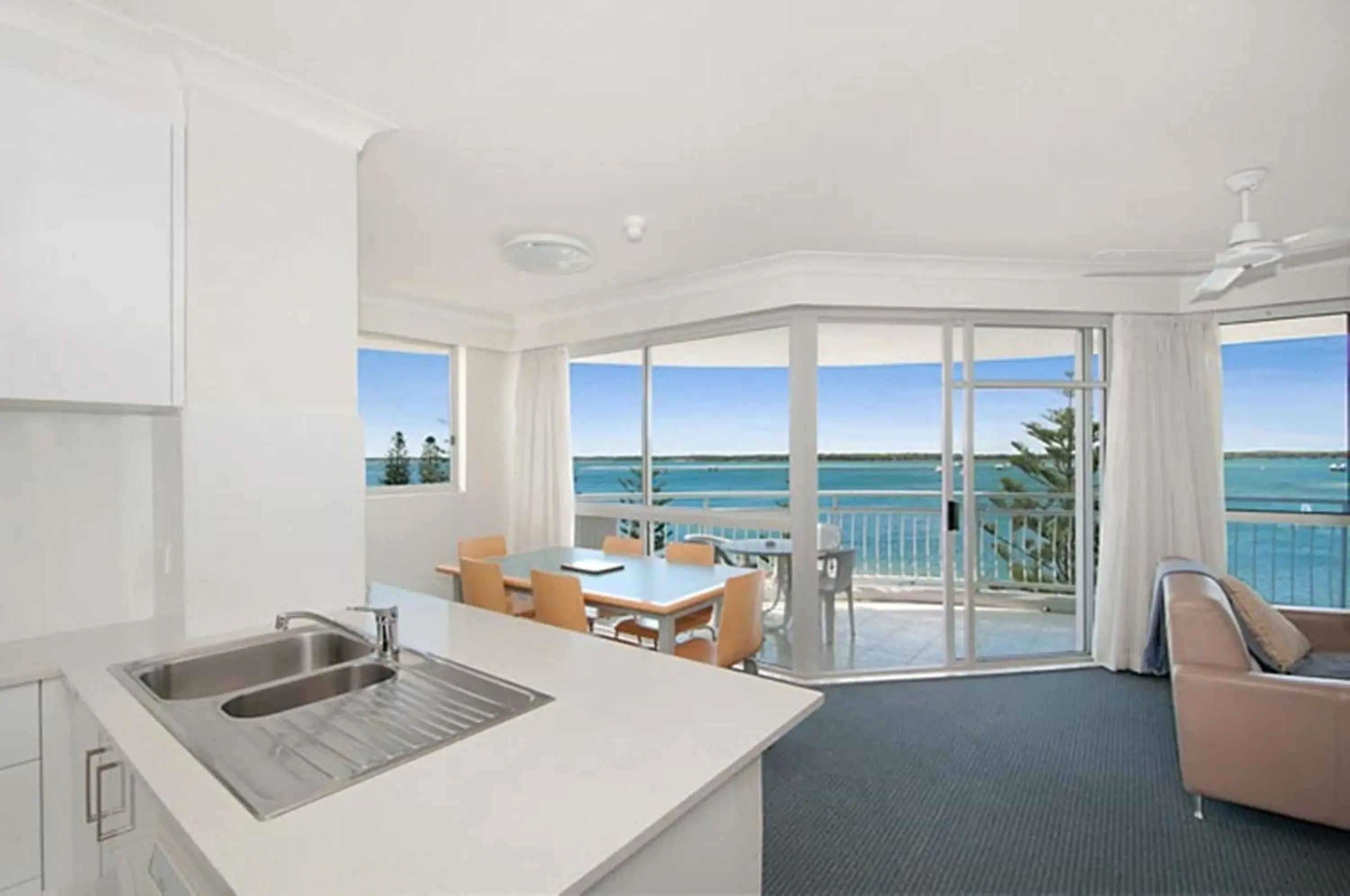 Two-Bedroom Apartment with Sea View in The Atrium Resort Two-Bedroom Apartment with Sea View in The Atrium Resort