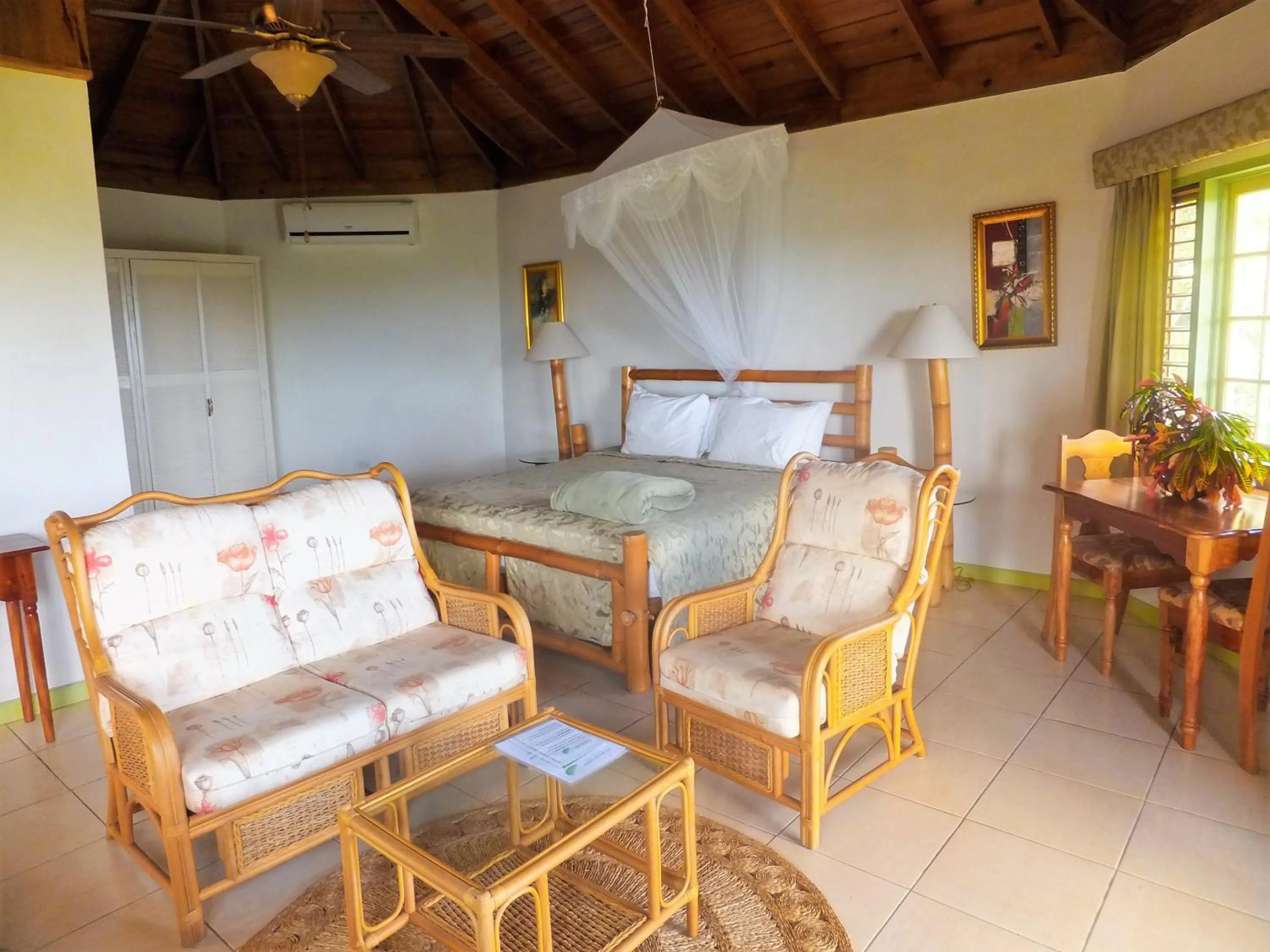 Photo of the whole room in Pimento Lodge Resort