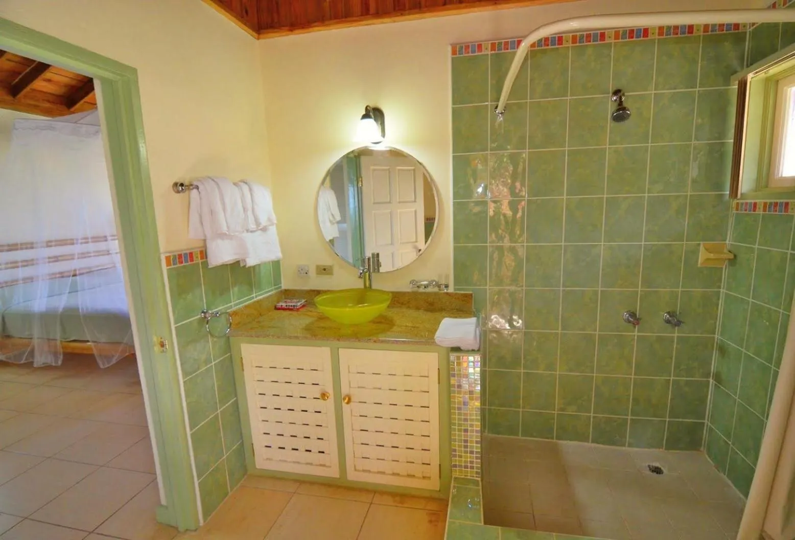 Shower in Pimento Lodge Resort