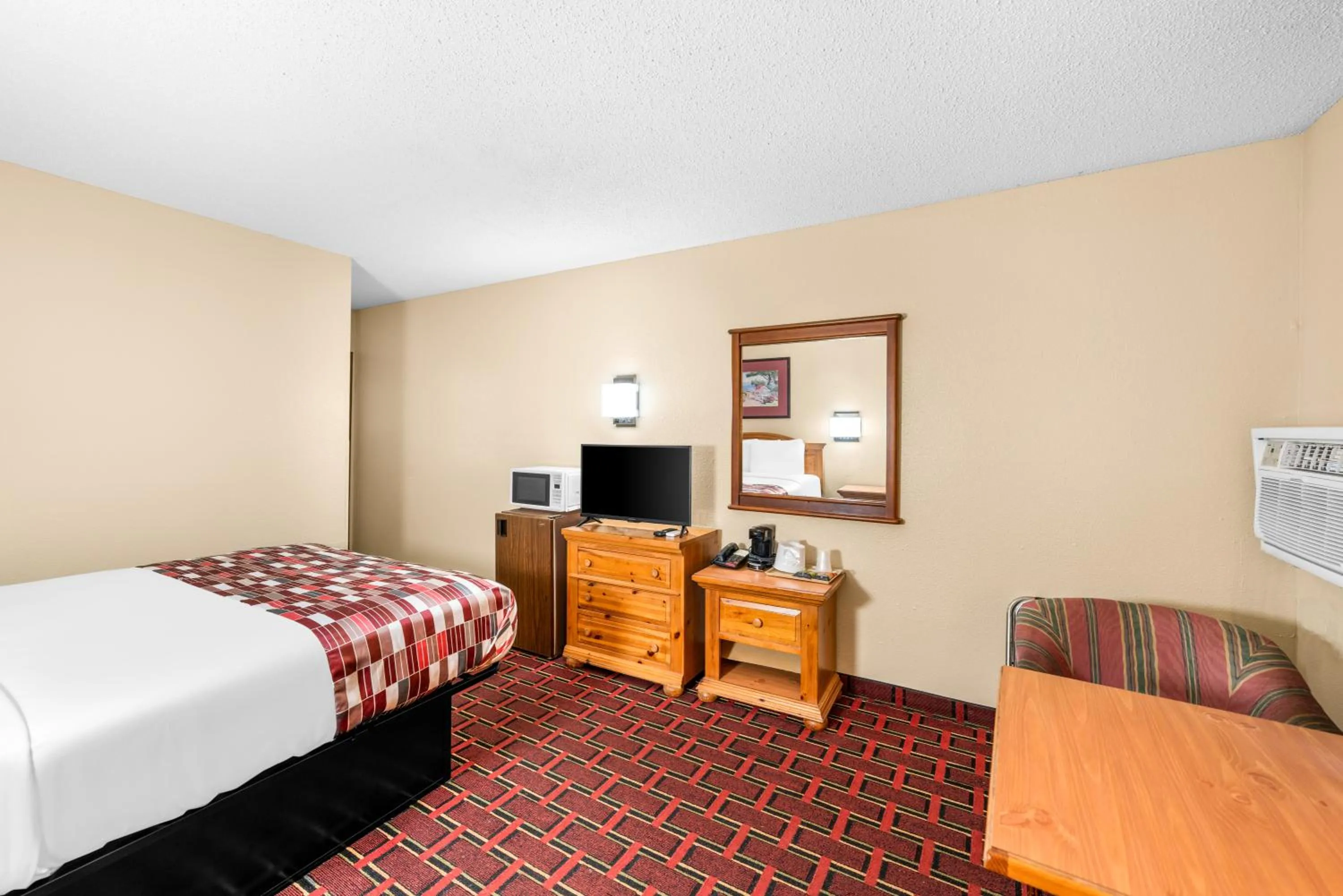 Bed in Americas Best Value Inn Decatur