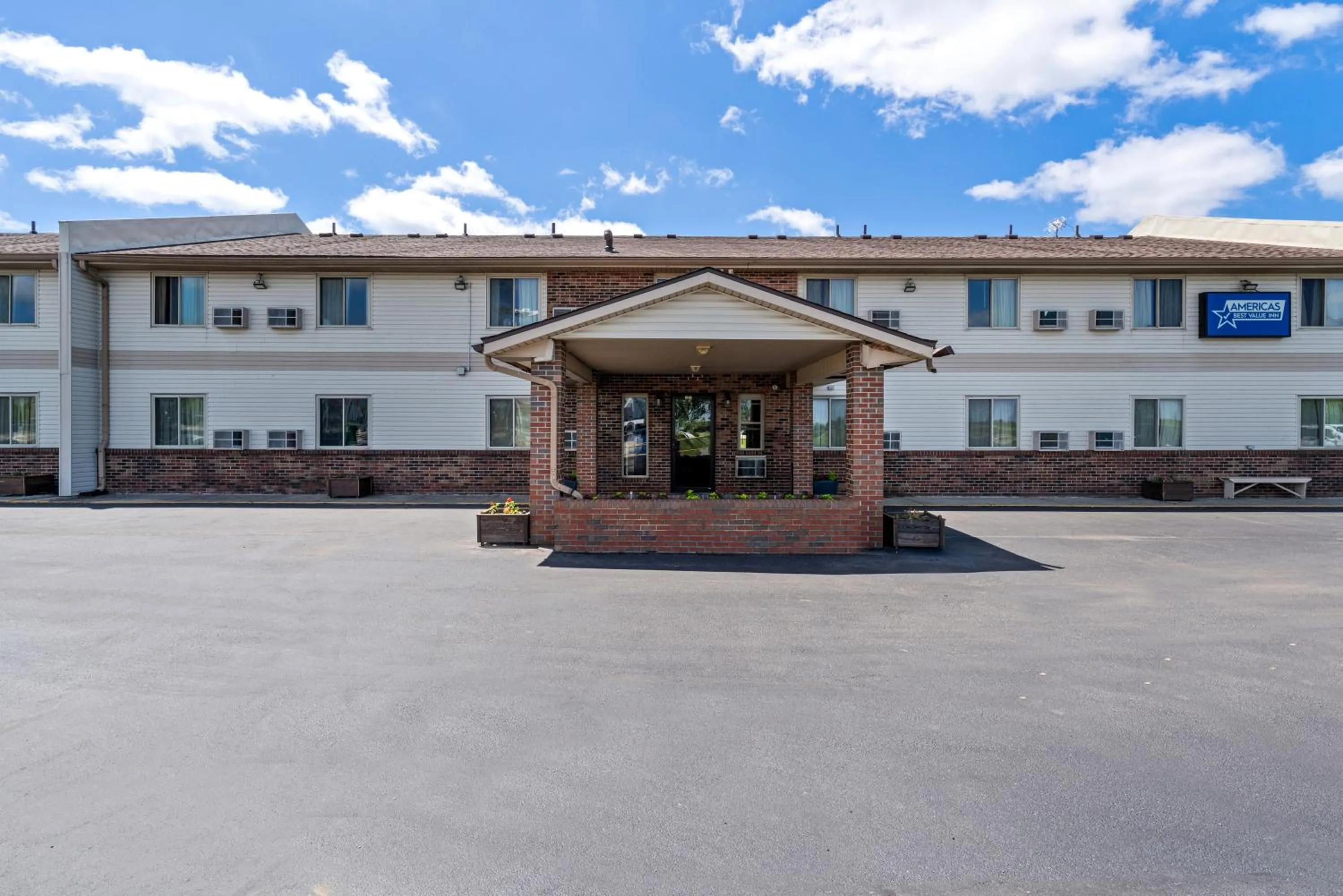 Property building in Americas Best Value Inn Decatur
