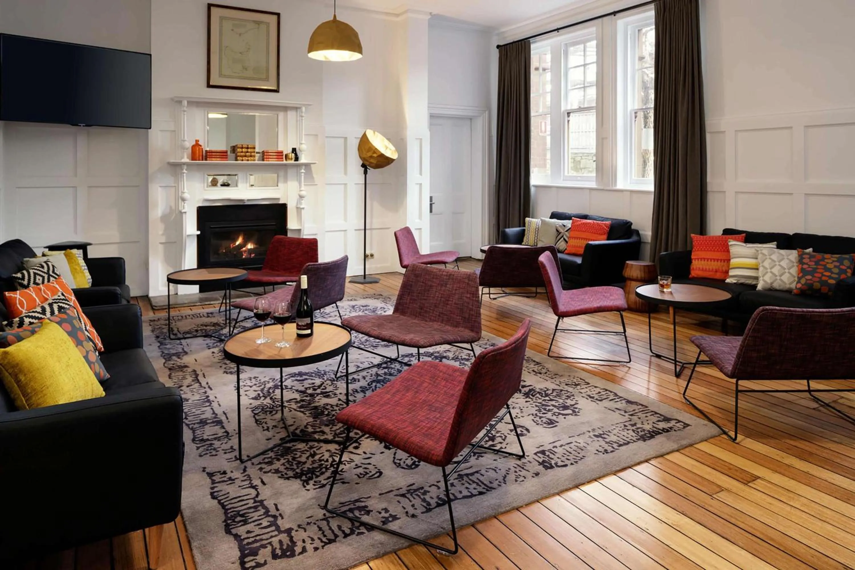 Lounge or bar in Rydges Hobart