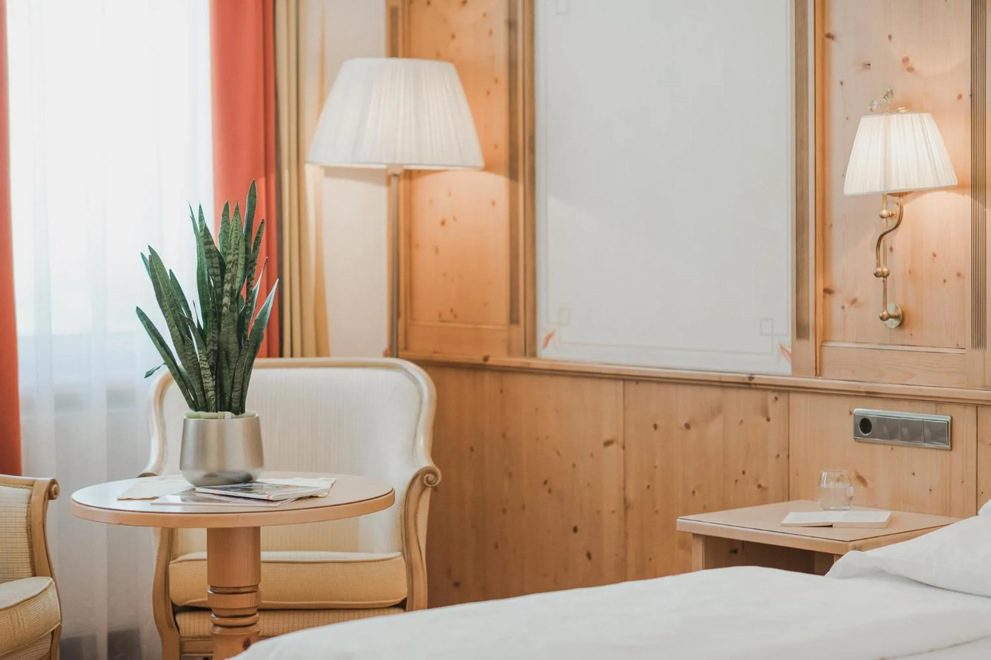 Seating area, Bed in Hotel Sonklarhof