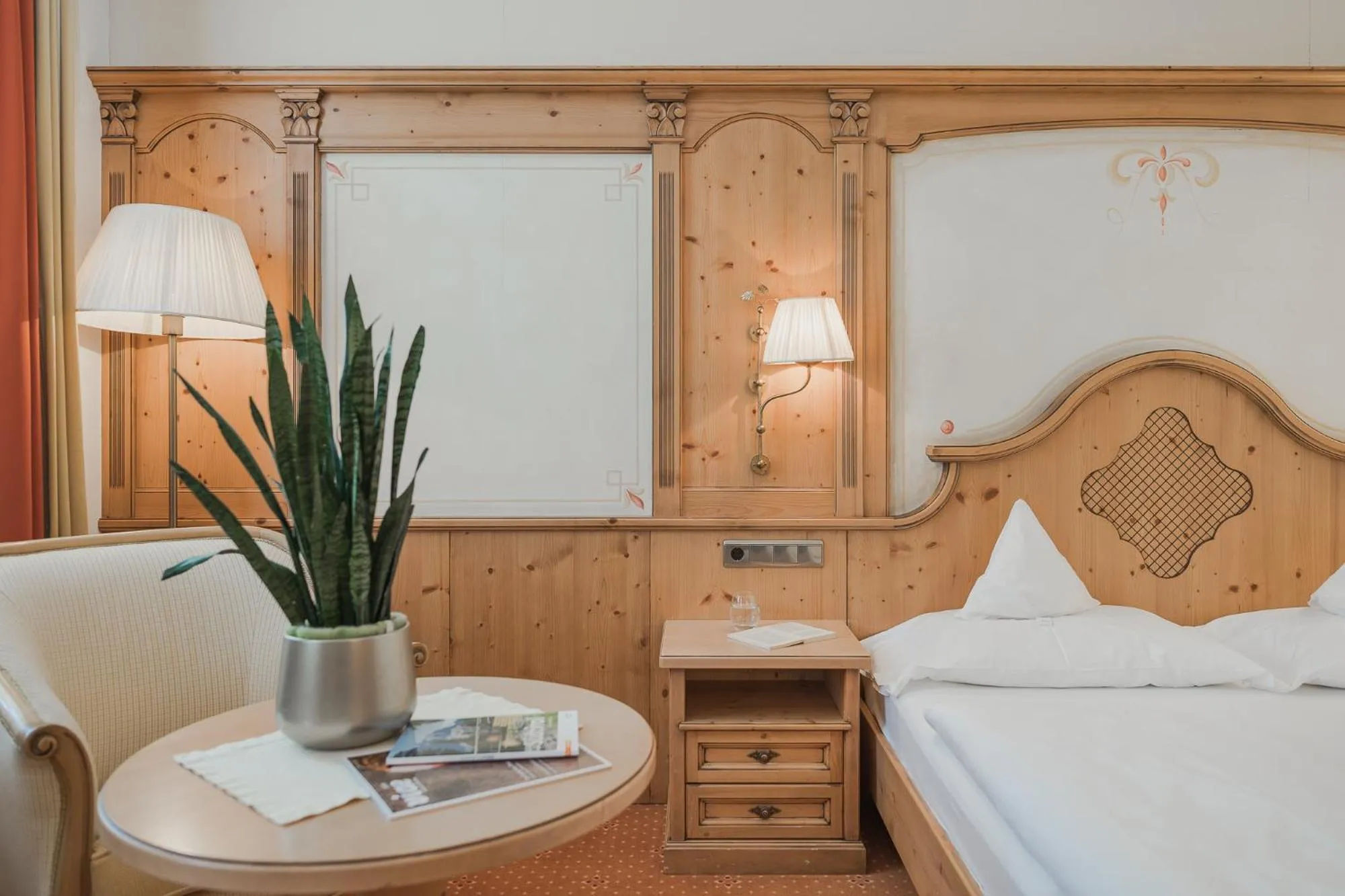 Bedroom, Bed in Hotel Sonklarhof