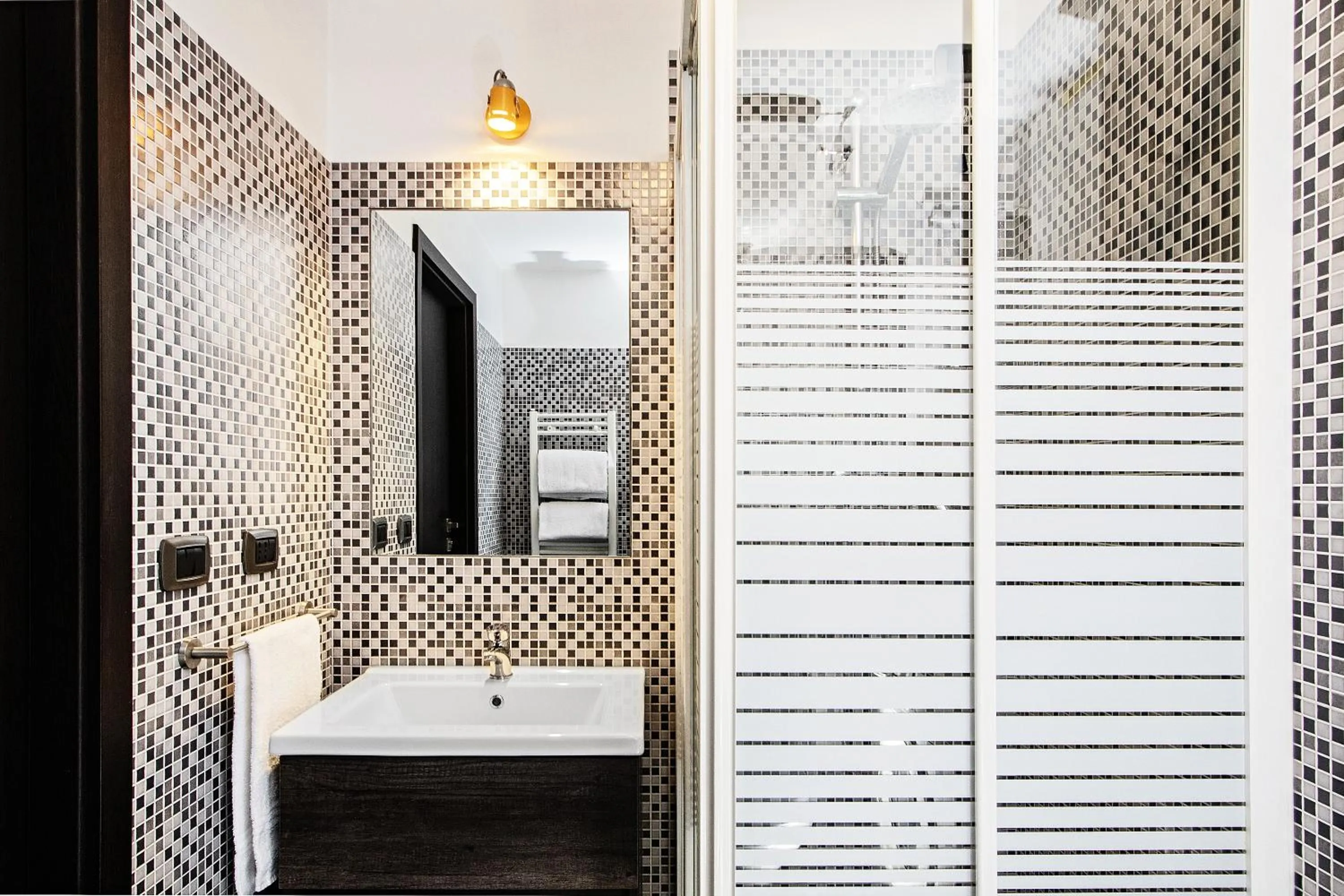 Bathroom in Old Kitchen Vatican Suites