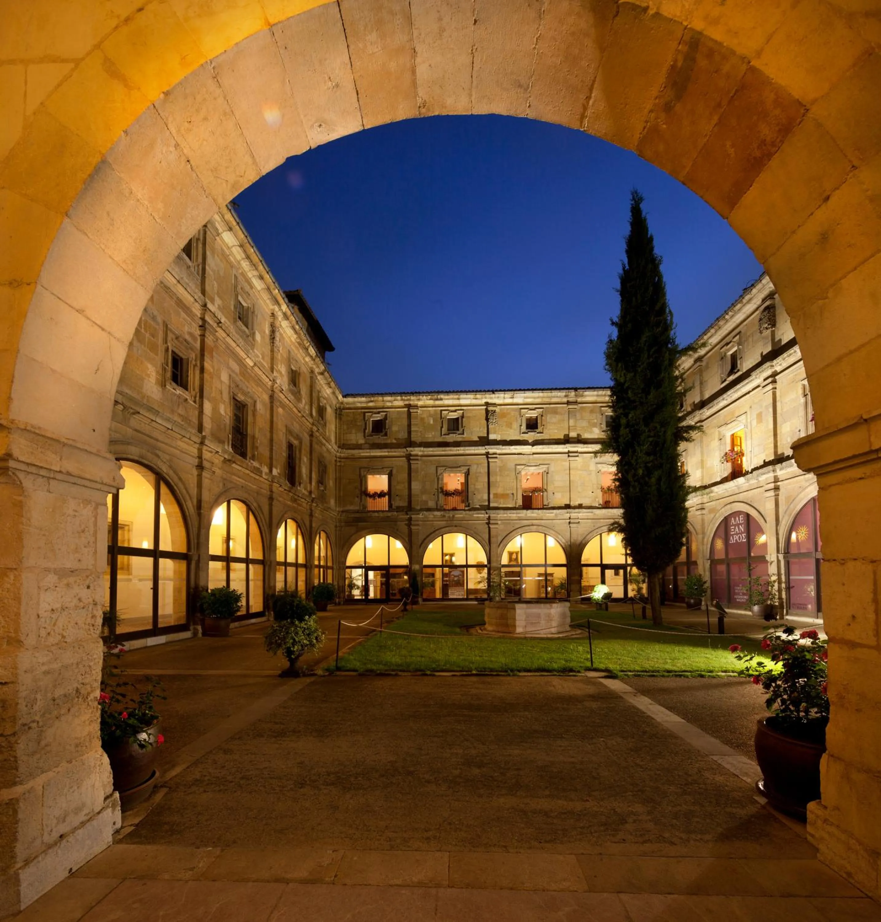 Facade/entrance in Hotel Real Colegiata San Isidoro