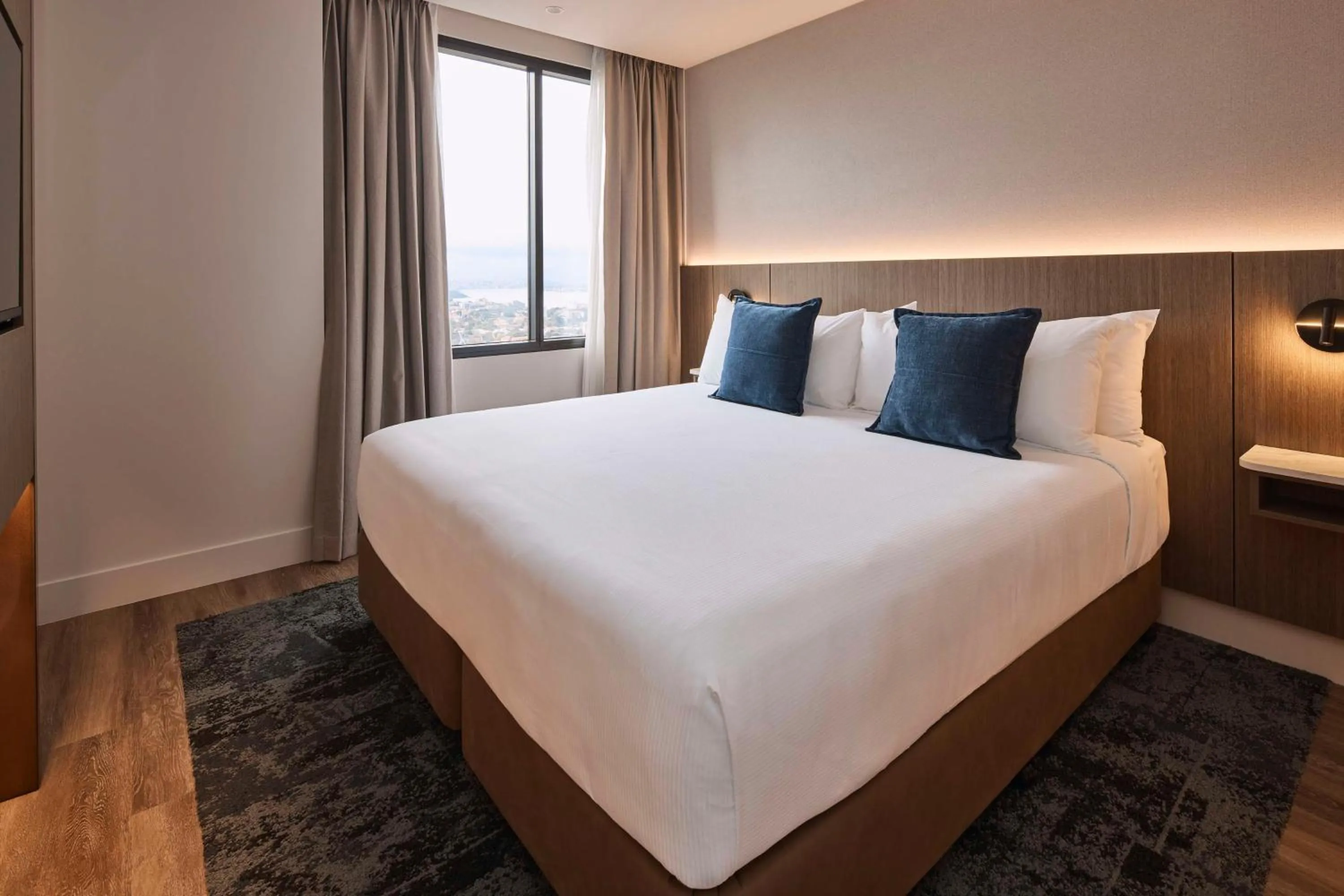 Bedroom, Bed in Rydges North Sydney