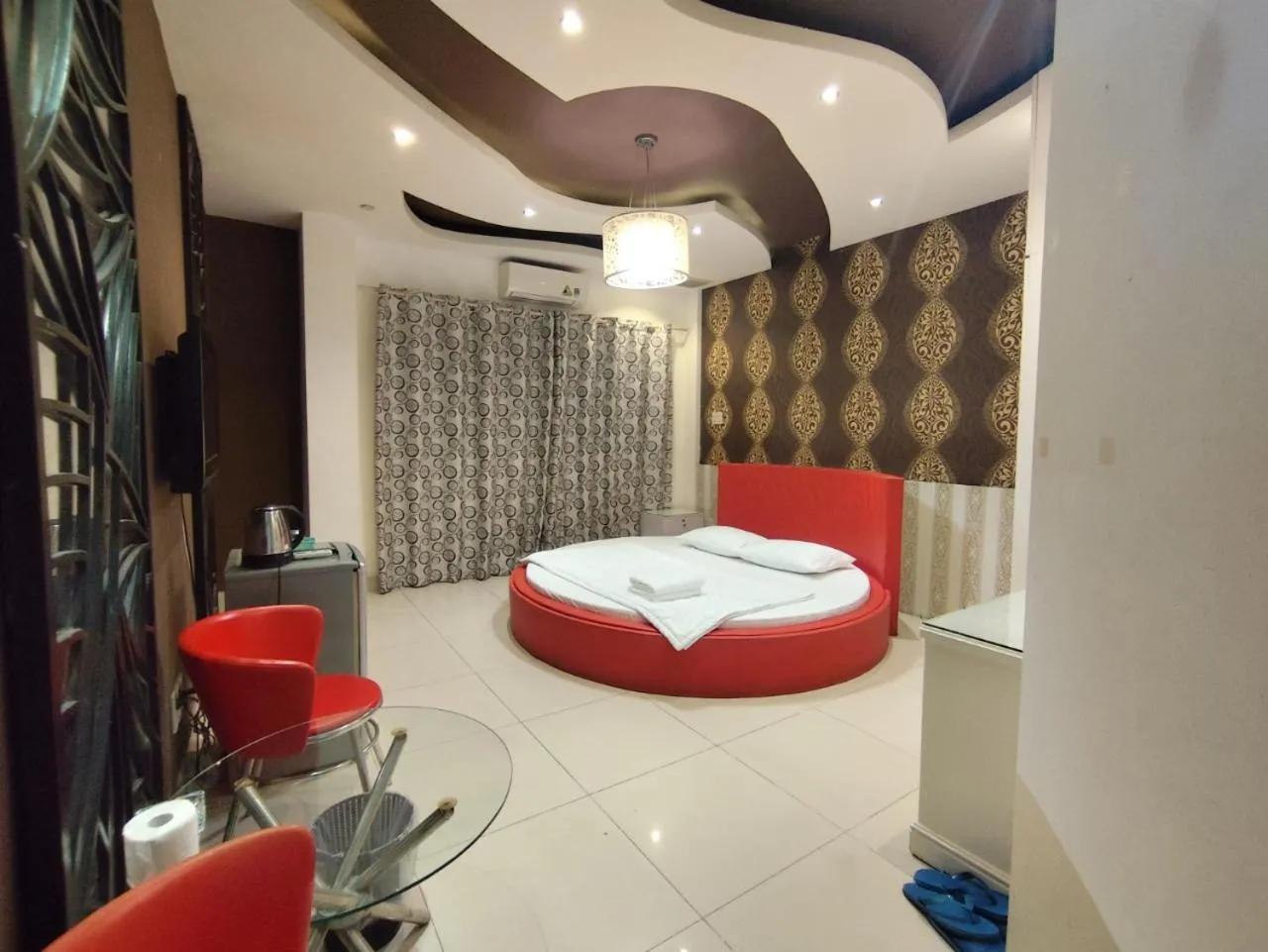 Bed in My Friends Hotel