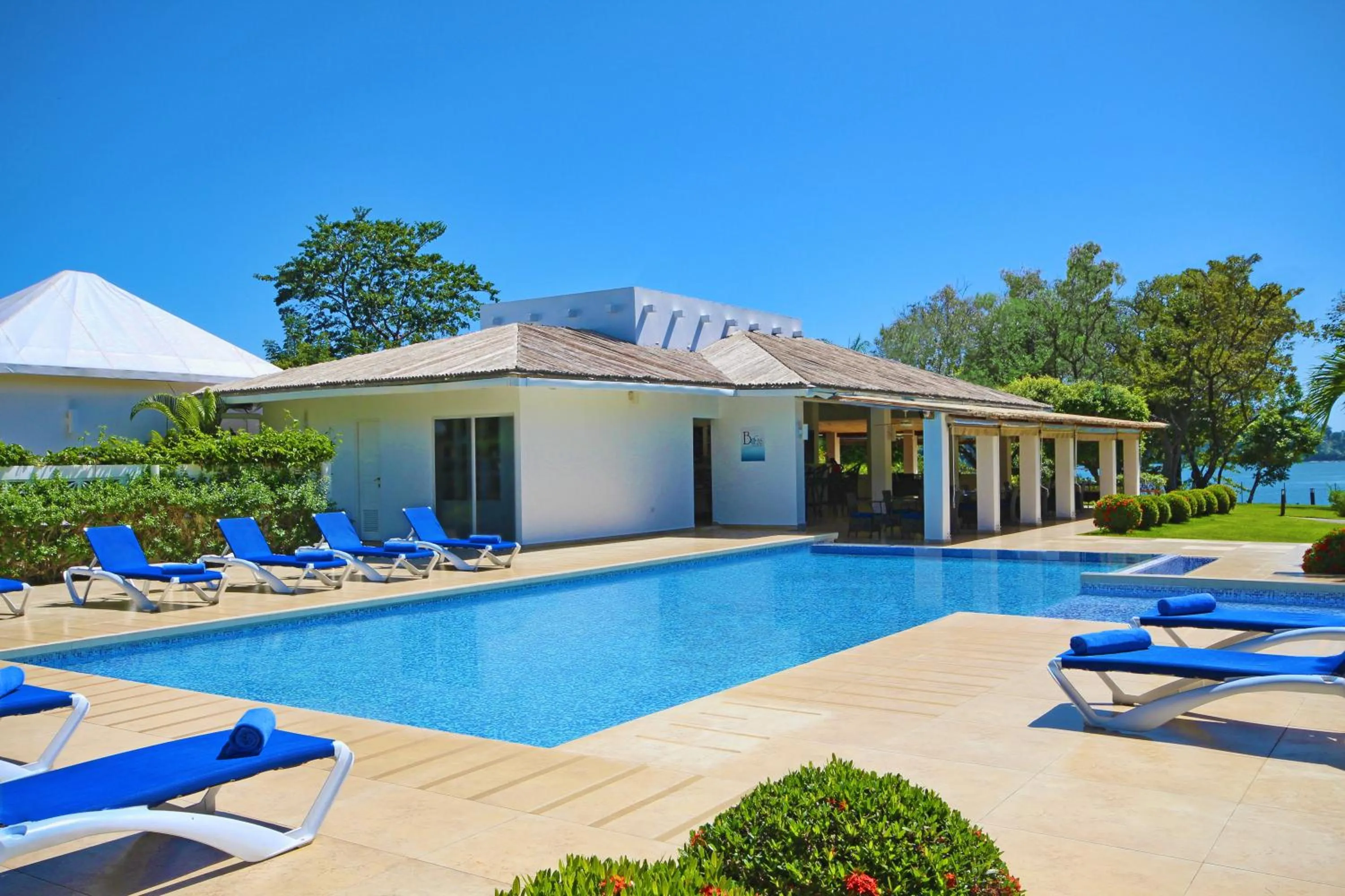 Restaurant/places to eat in Bocas del Mar