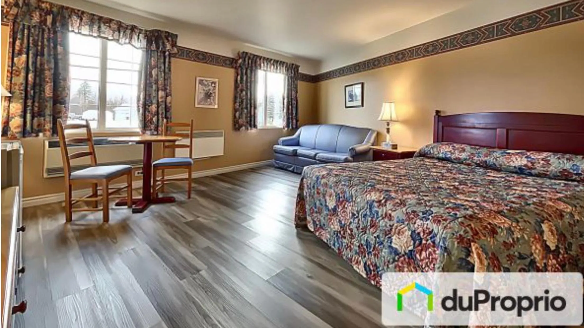 Bed in Hôtel Le Portneuvois