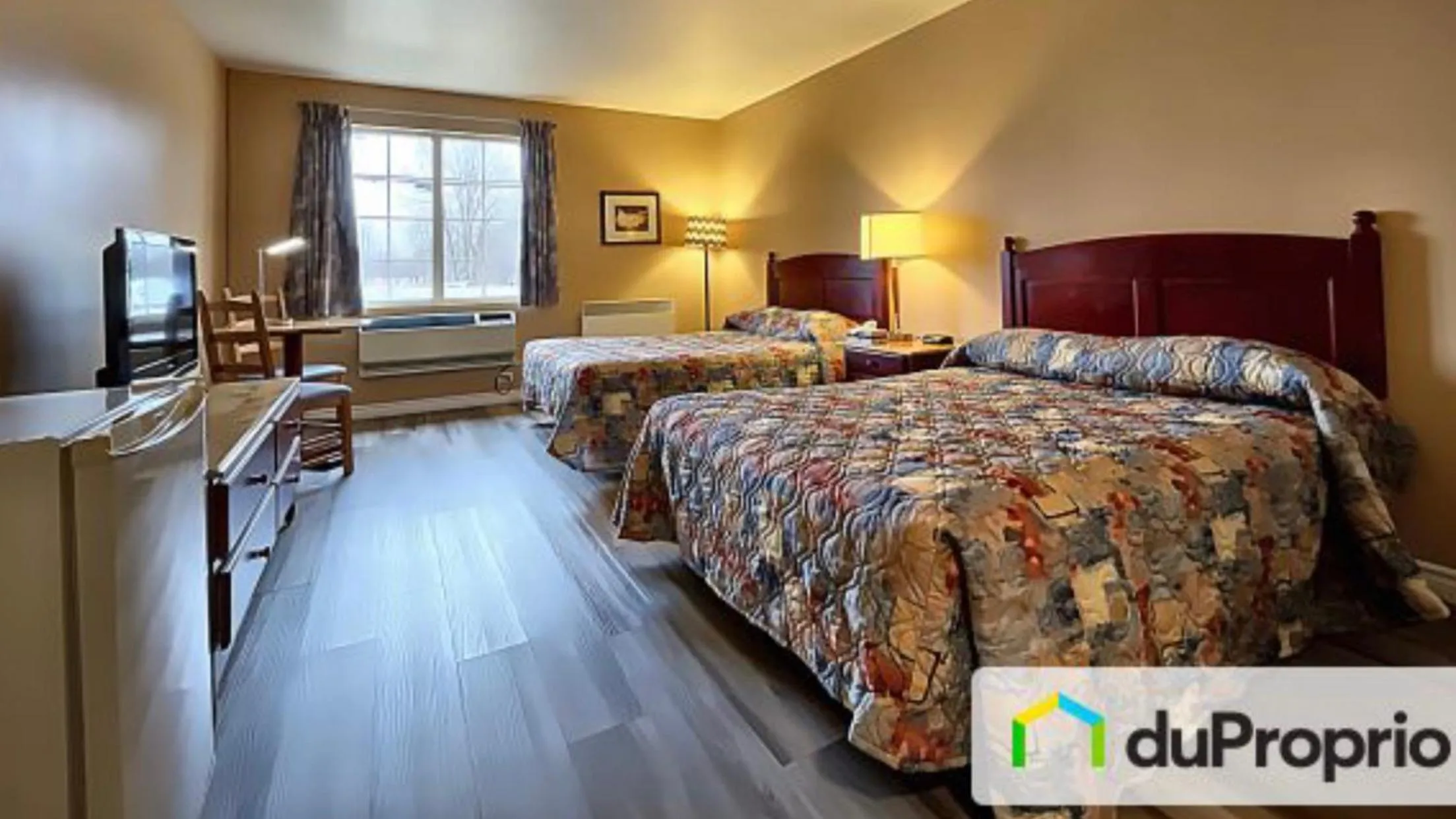 Bed in Hôtel Le Portneuvois