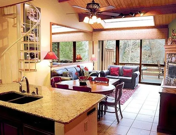 Kitchen or kitchenette in Junipine Resort