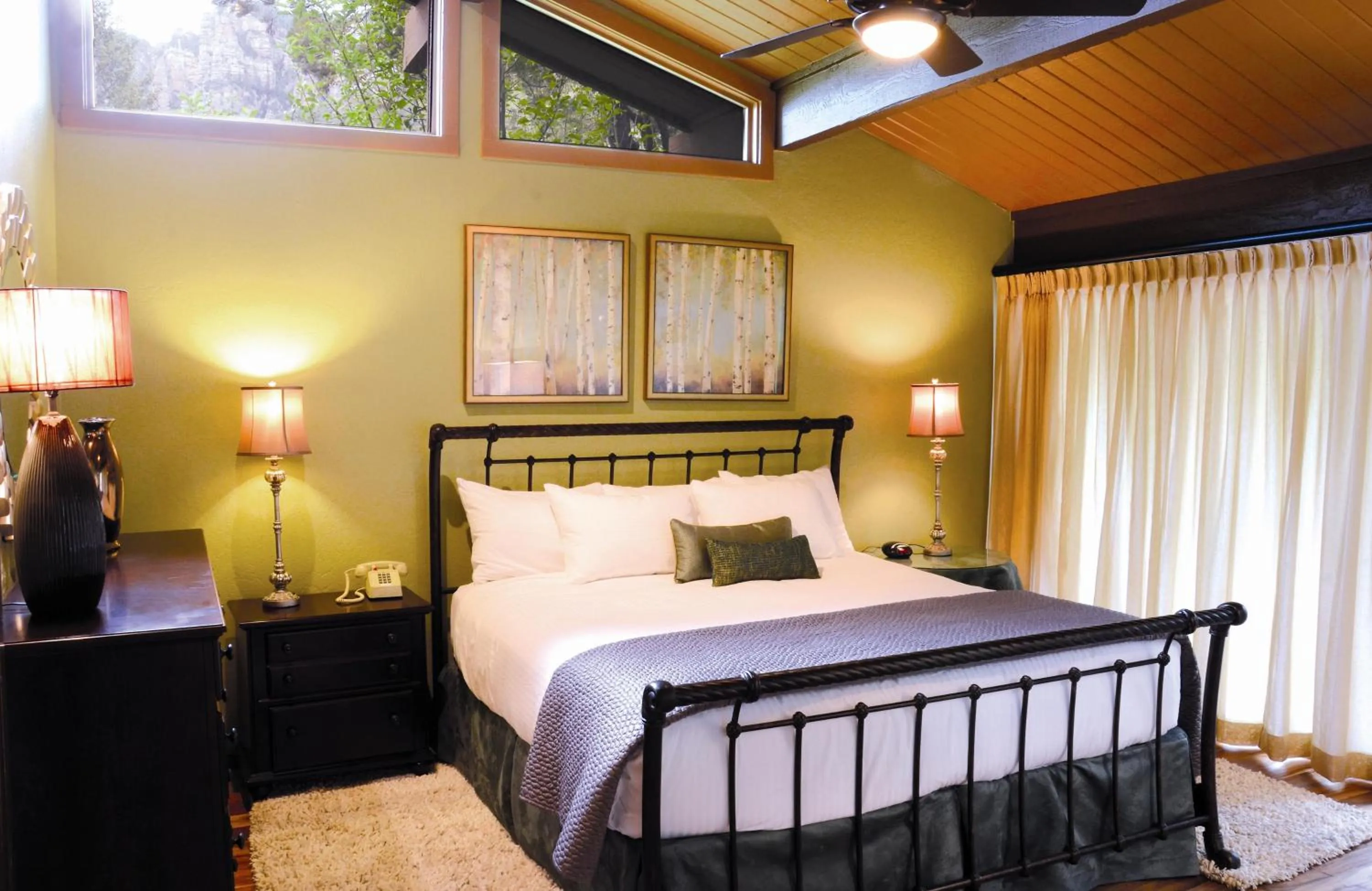 Bed in Junipine Resort