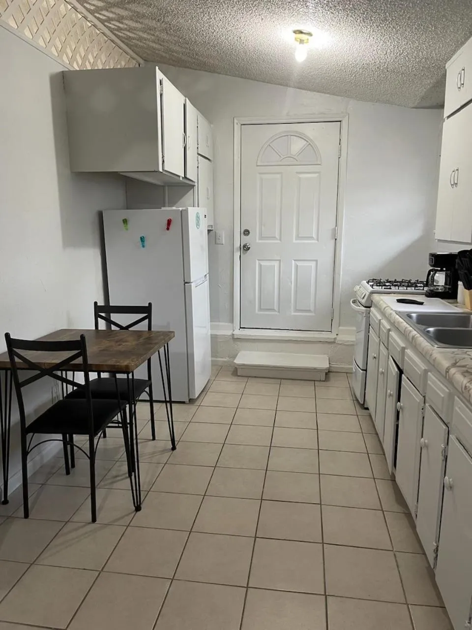 Kitchen or kitchenette in The Van Zant House