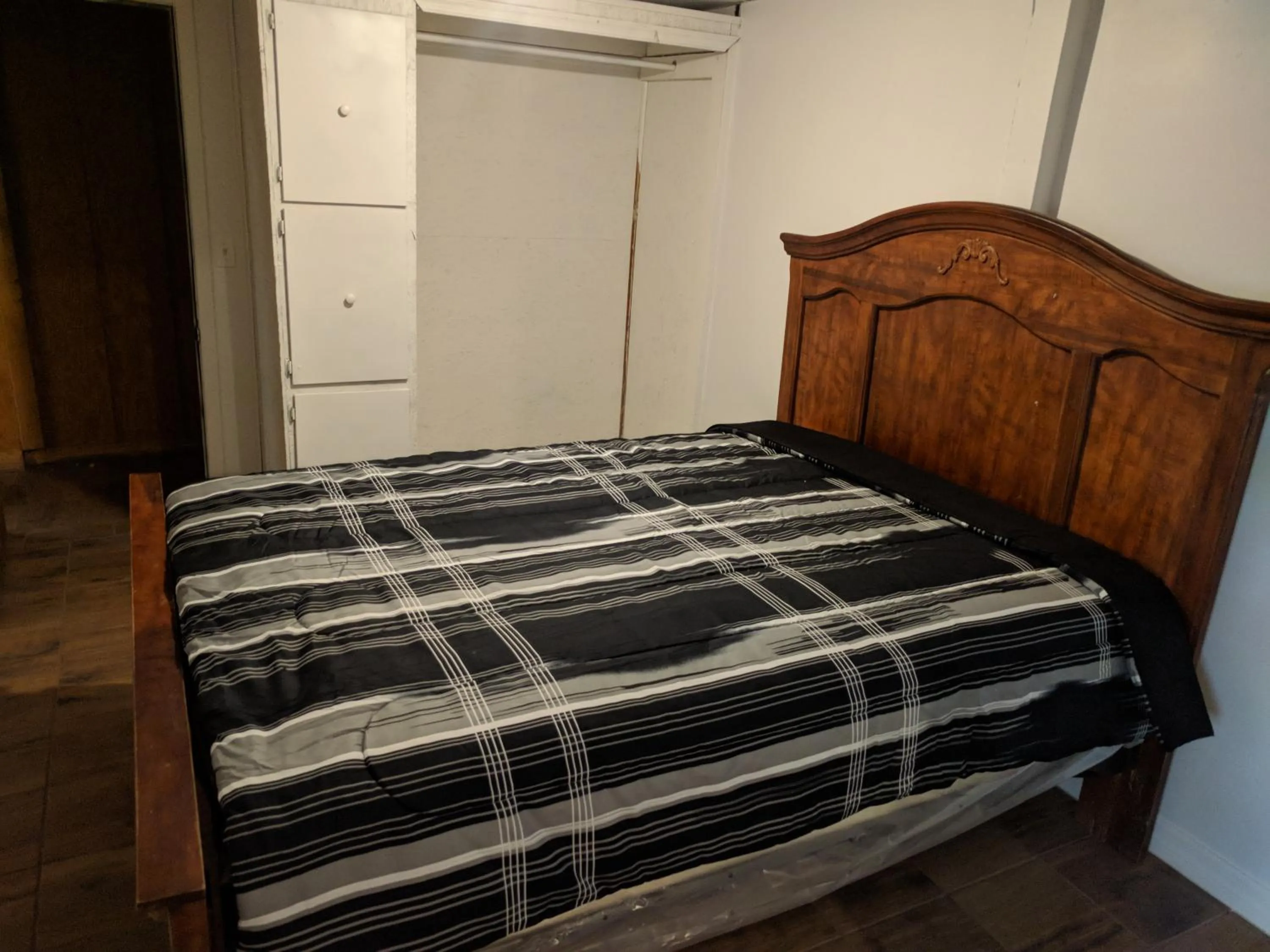 Bed in The Van Zant House