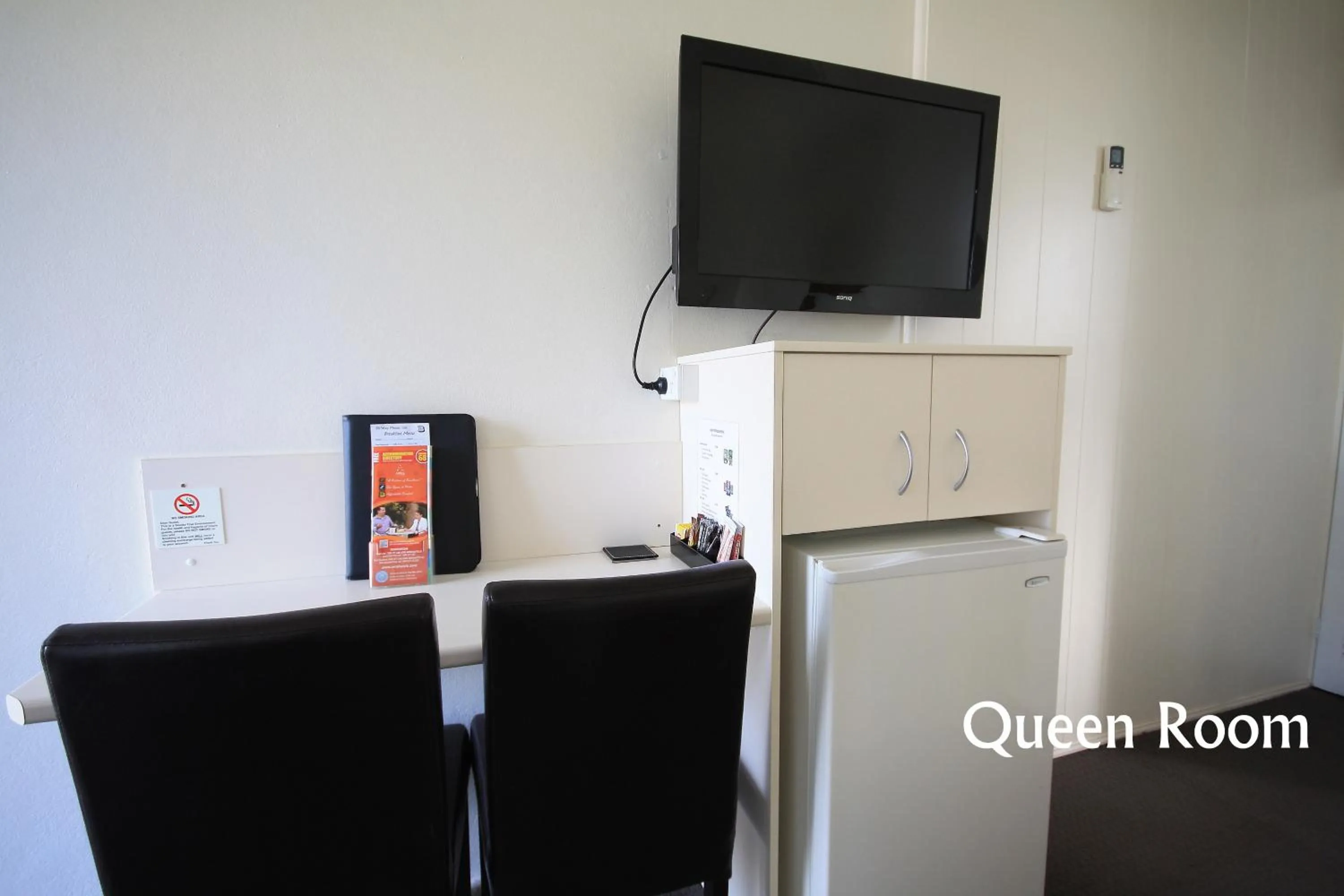 Seating area in Hi Way Motor Inn