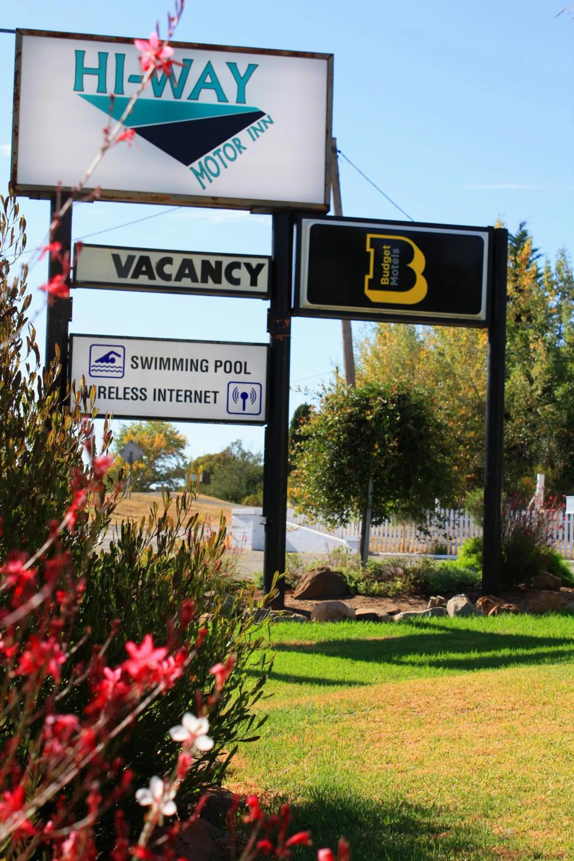 Property logo or sign in Hi Way Motor Inn