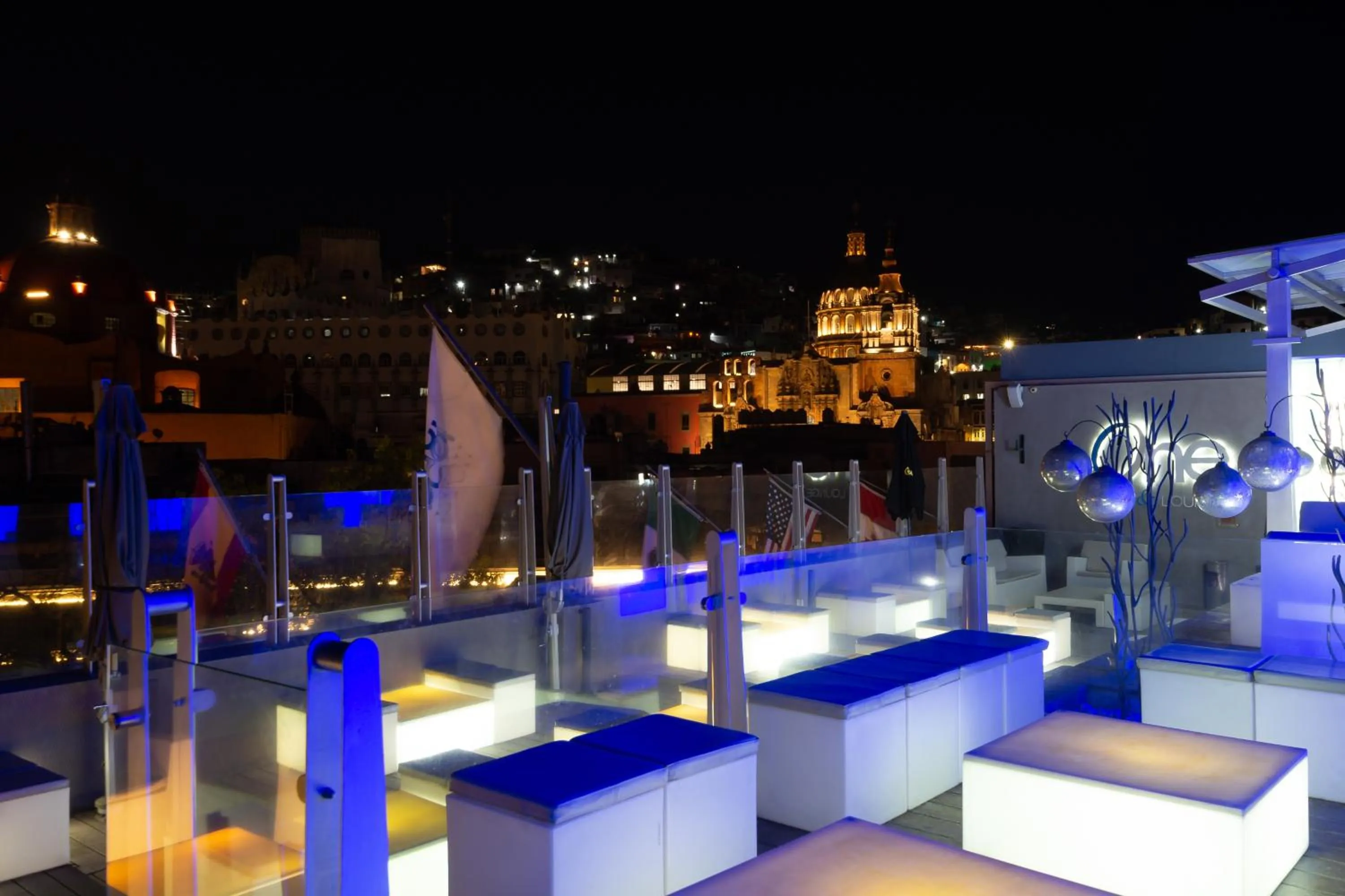 Nightclub / DJ in 1850 Hotel Boutique