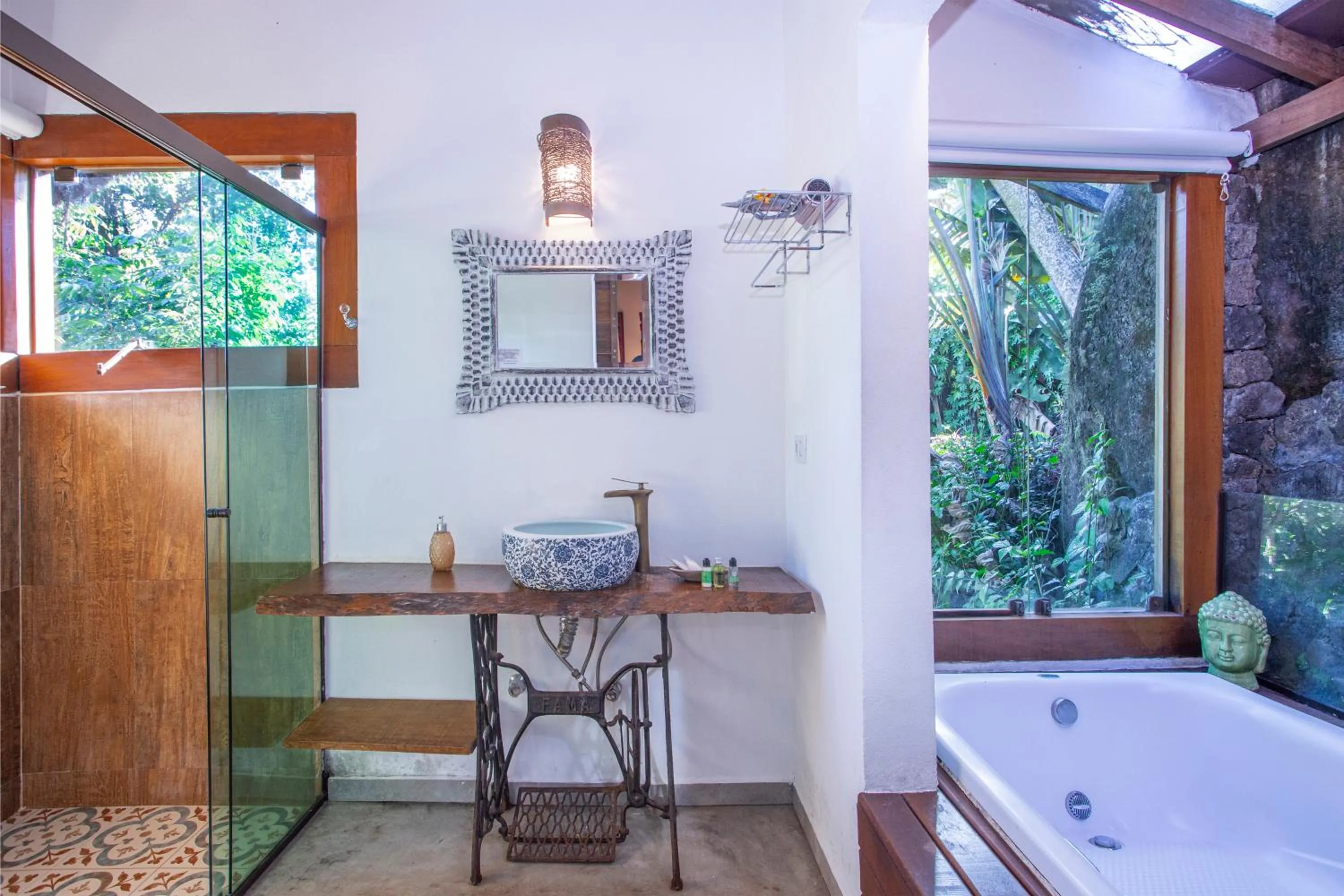 Hot Tub in Hotel Vila Kebaya