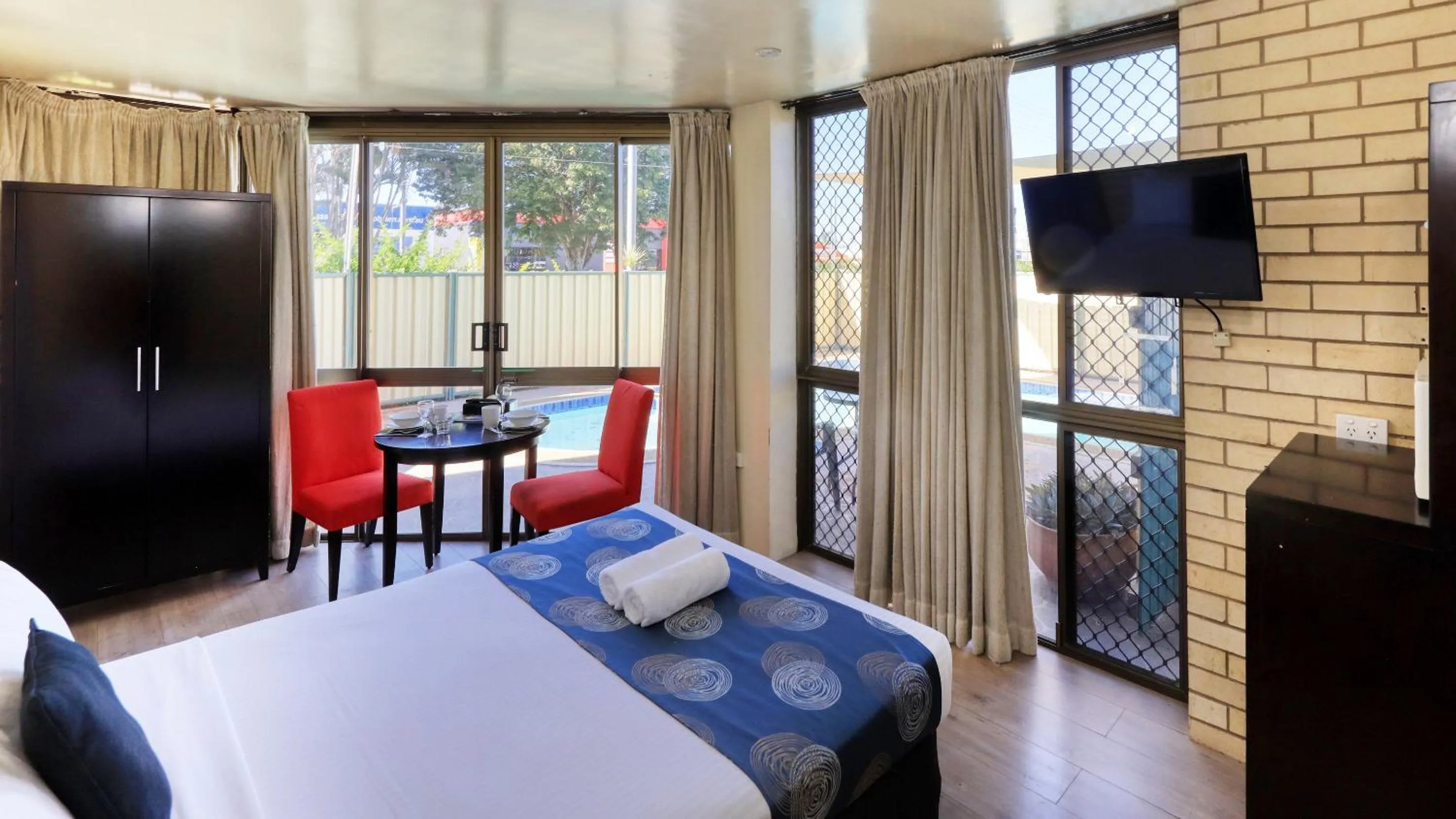 TV and multimedia, Bed in Tropical Gateway Motor Inn