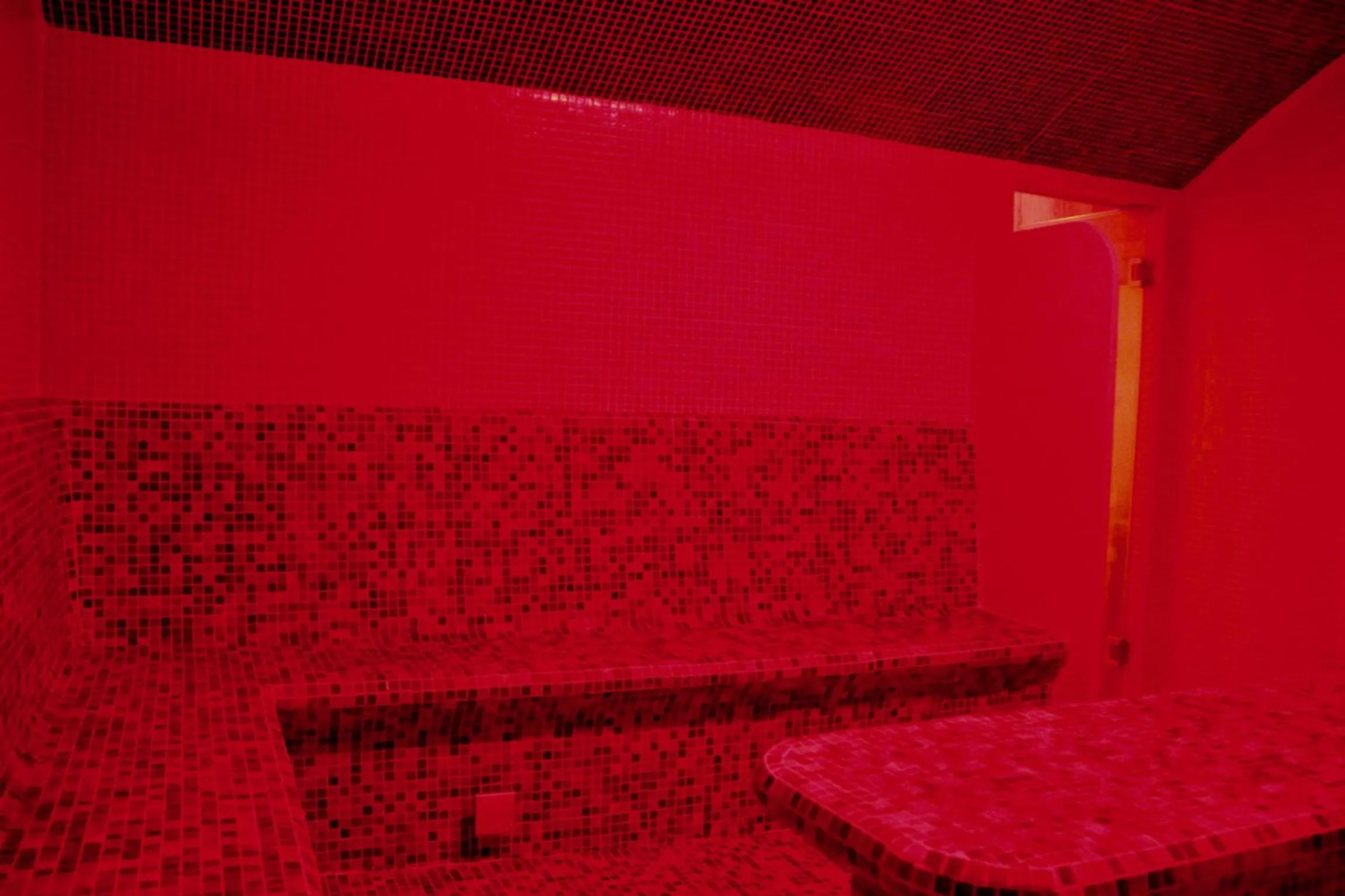 Steam room in Villa 3 Caparica - Lisbon Gay Beach Resort